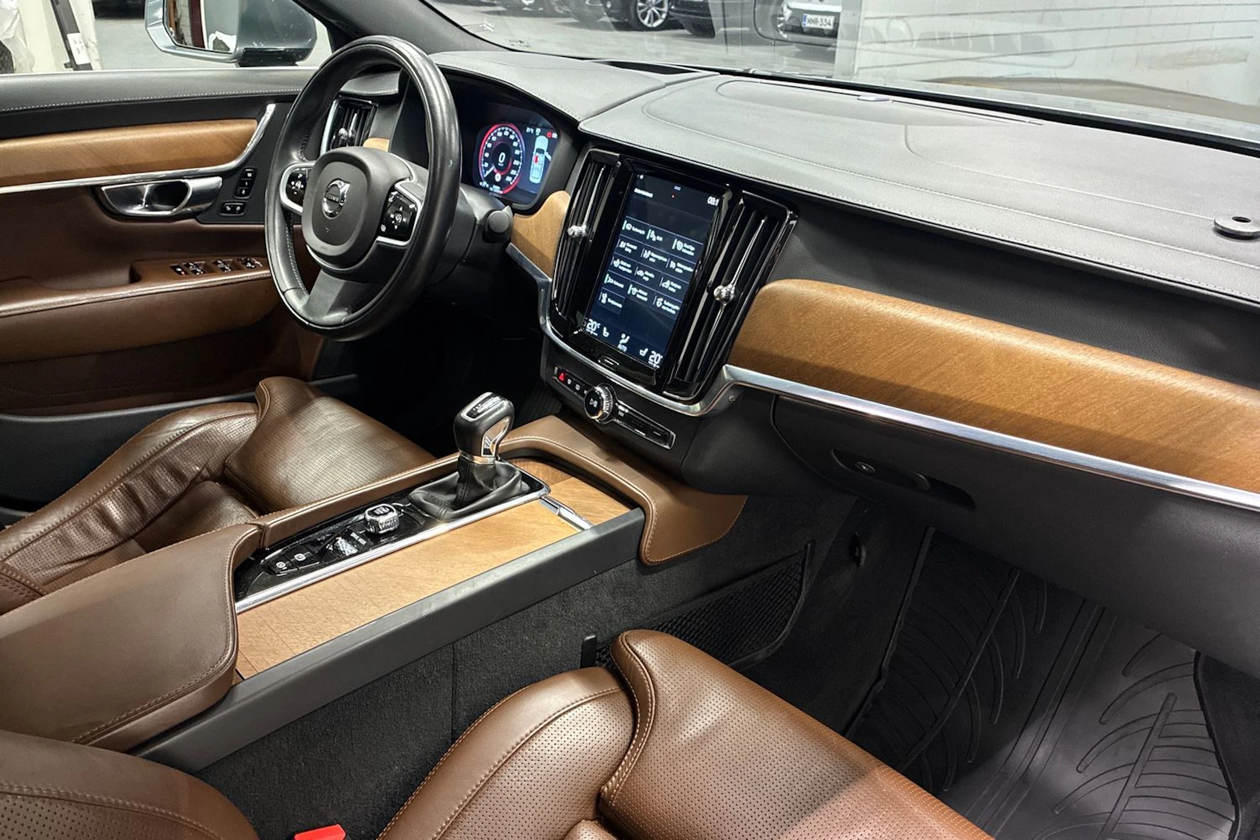 harmaa Volvo S90 2018 kuva 35.