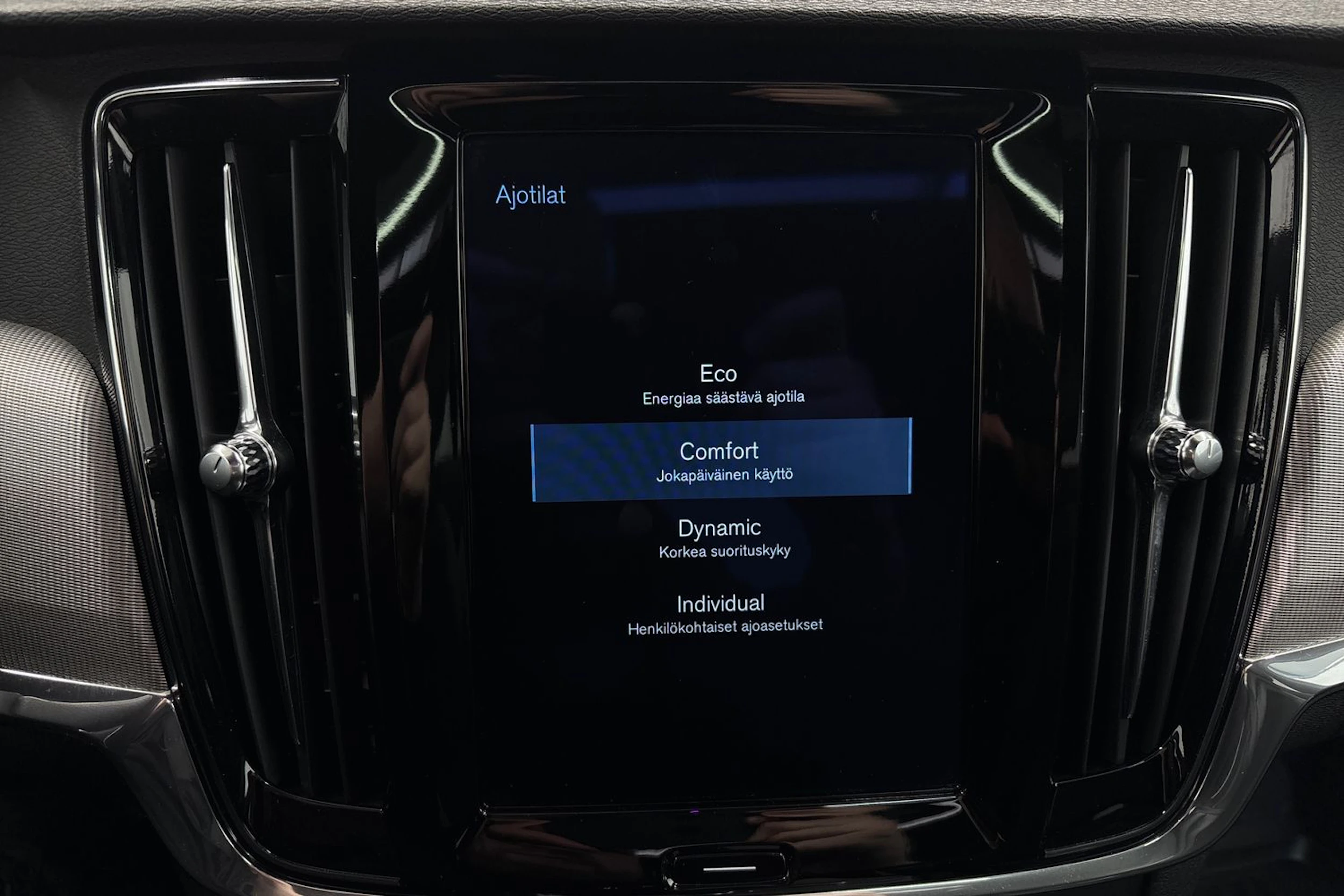 harmaa Volvo S90 2018 kuva 20.