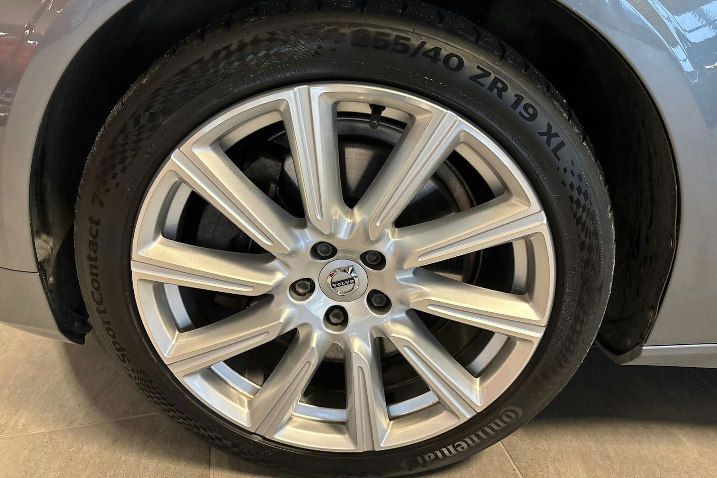 harmaa Volvo S90 2018 kuva 11.