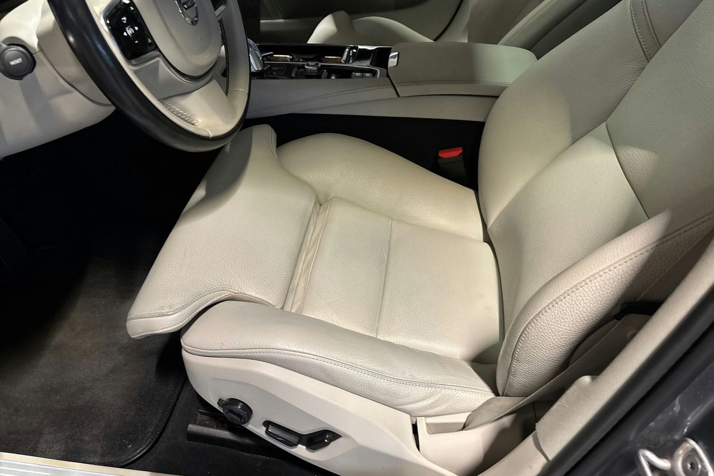 harmaa Volvo S90 2018 kuva 21.