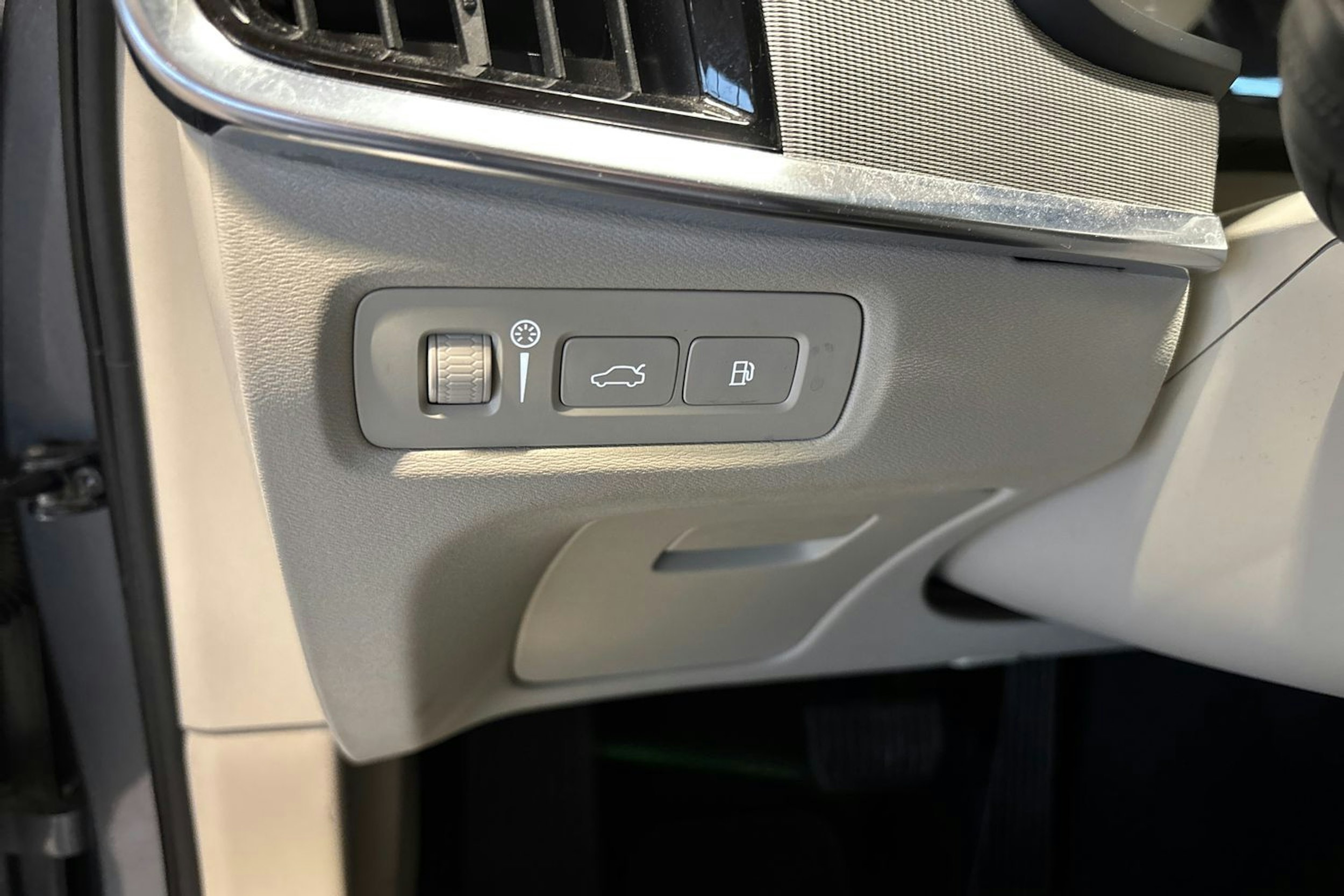 harmaa Volvo S90 2018 kuva 23.