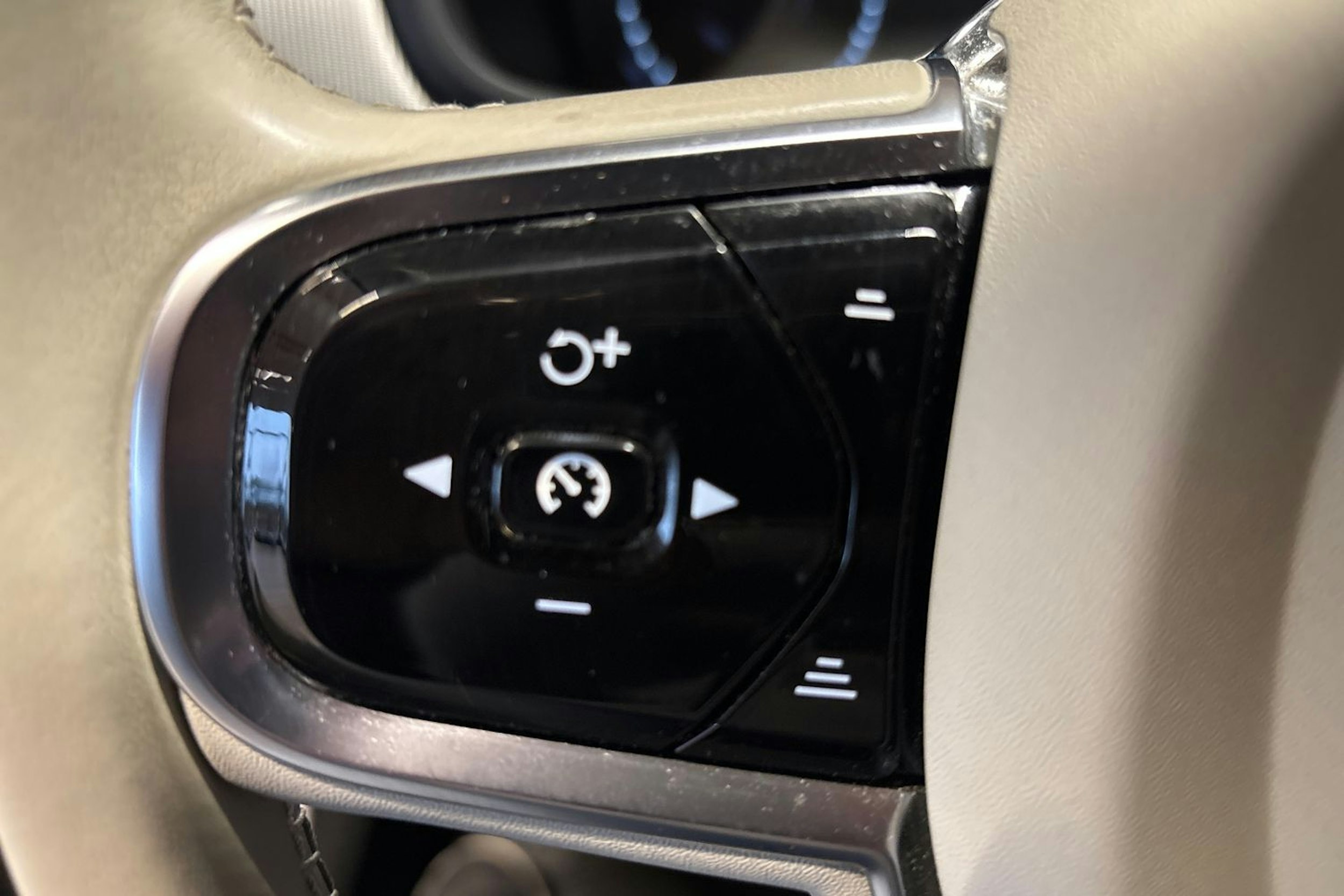 harmaa Volvo S90 2018 kuva 24.