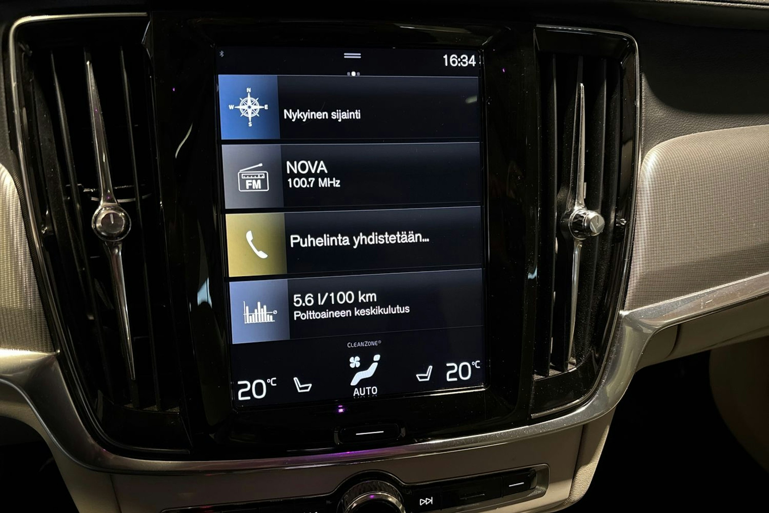 harmaa Volvo S90 2018 kuva 27.