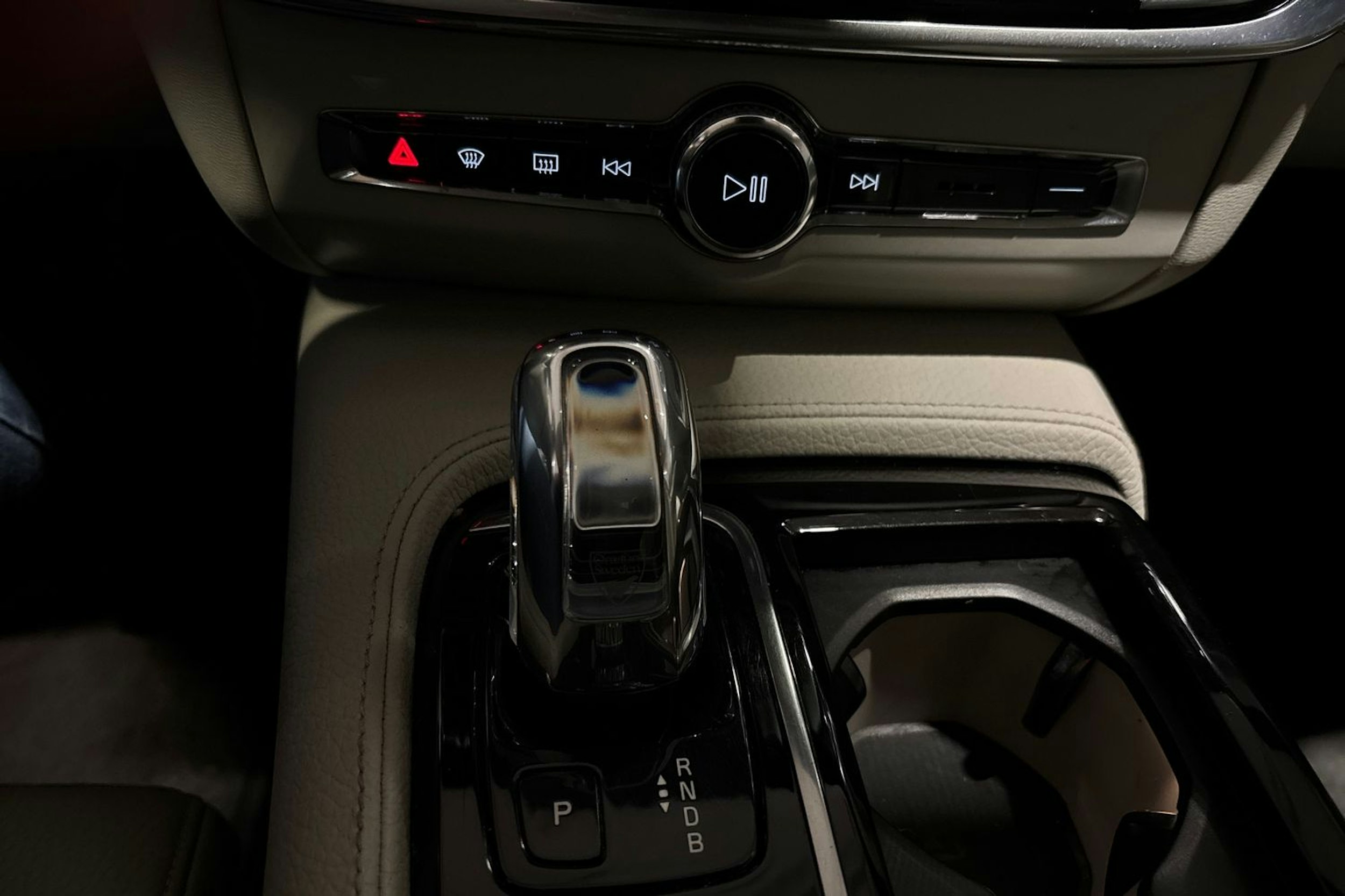 harmaa Volvo S90 2018 kuva 30.