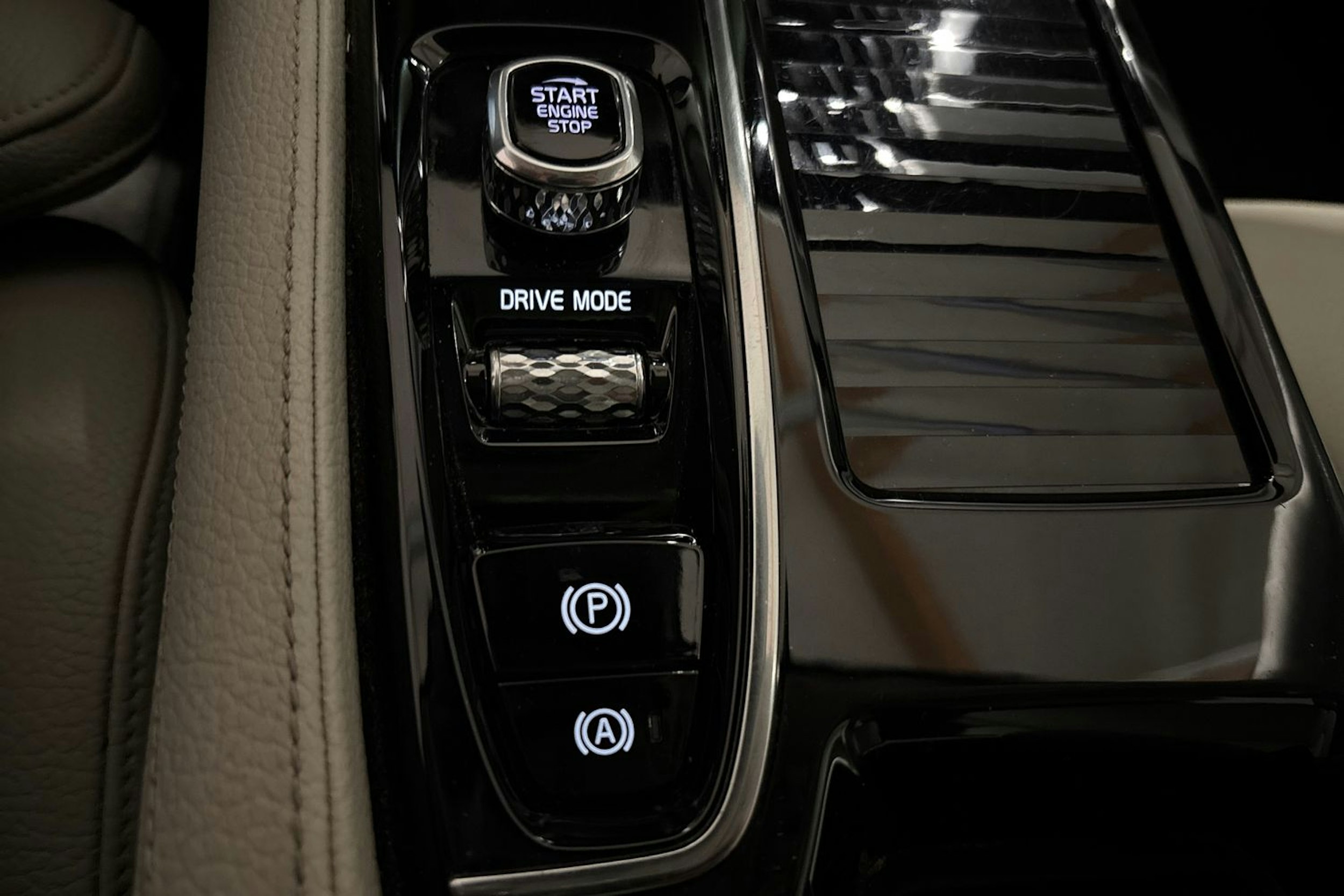 harmaa Volvo S90 2018 kuva 31.