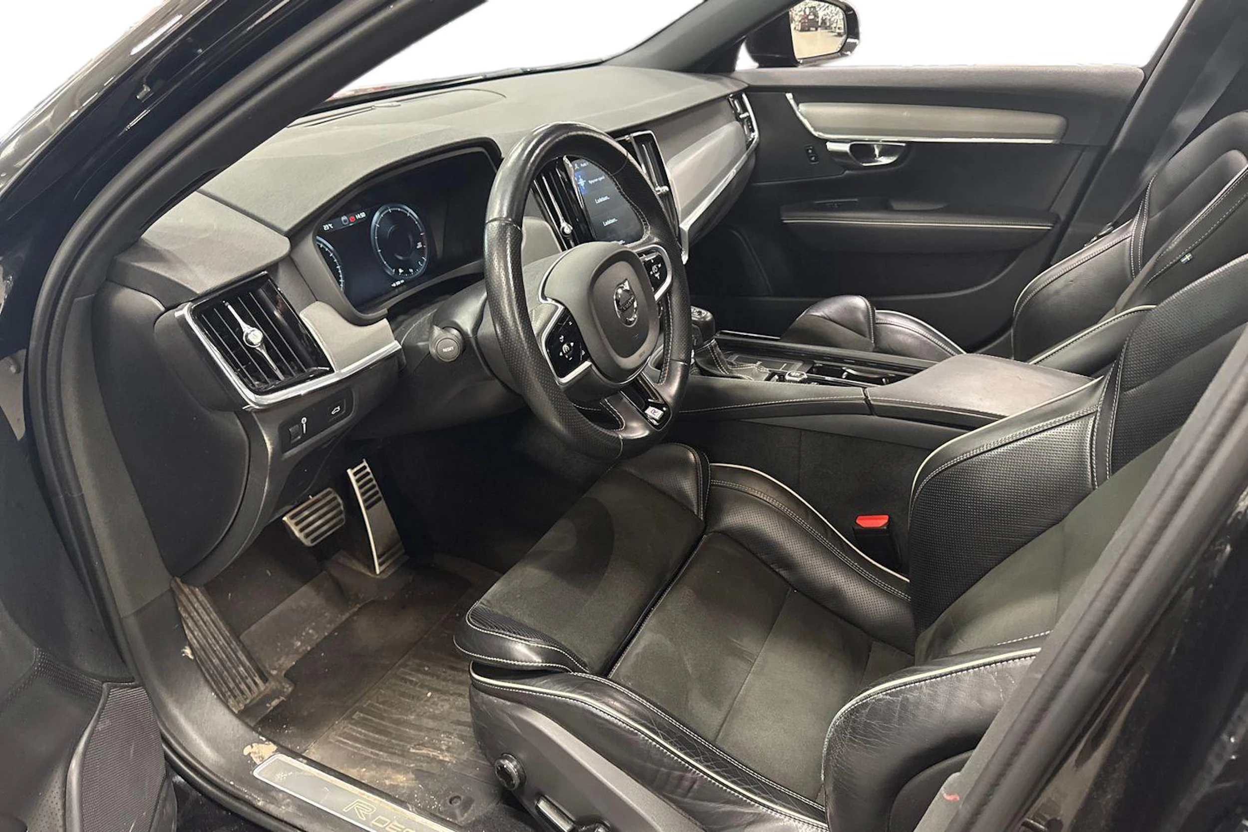 musta Volvo S90 2018 kuva 3.