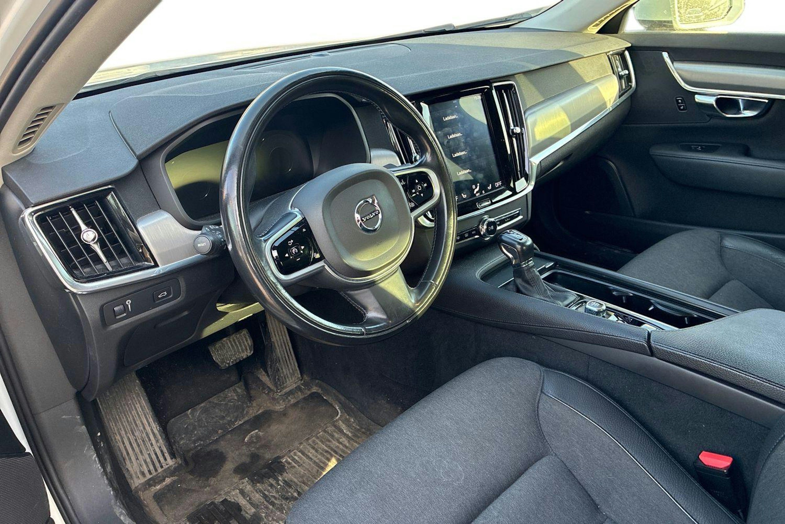 valkoinen Volvo S90 2018 kuva 3.