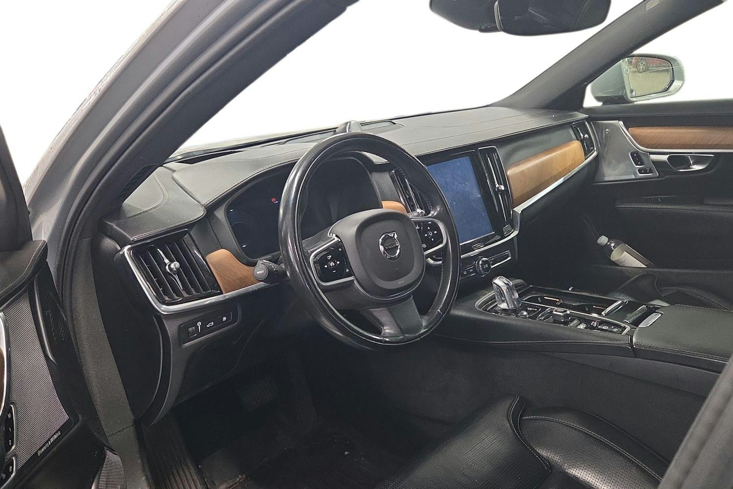 Harmaa Volvo S90 2018 kuva 3.