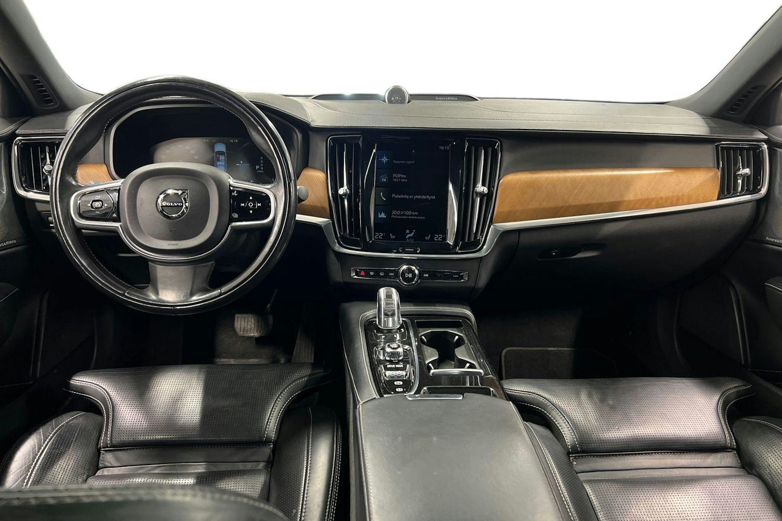 Harmaa Volvo S90 2018 kuva 7.