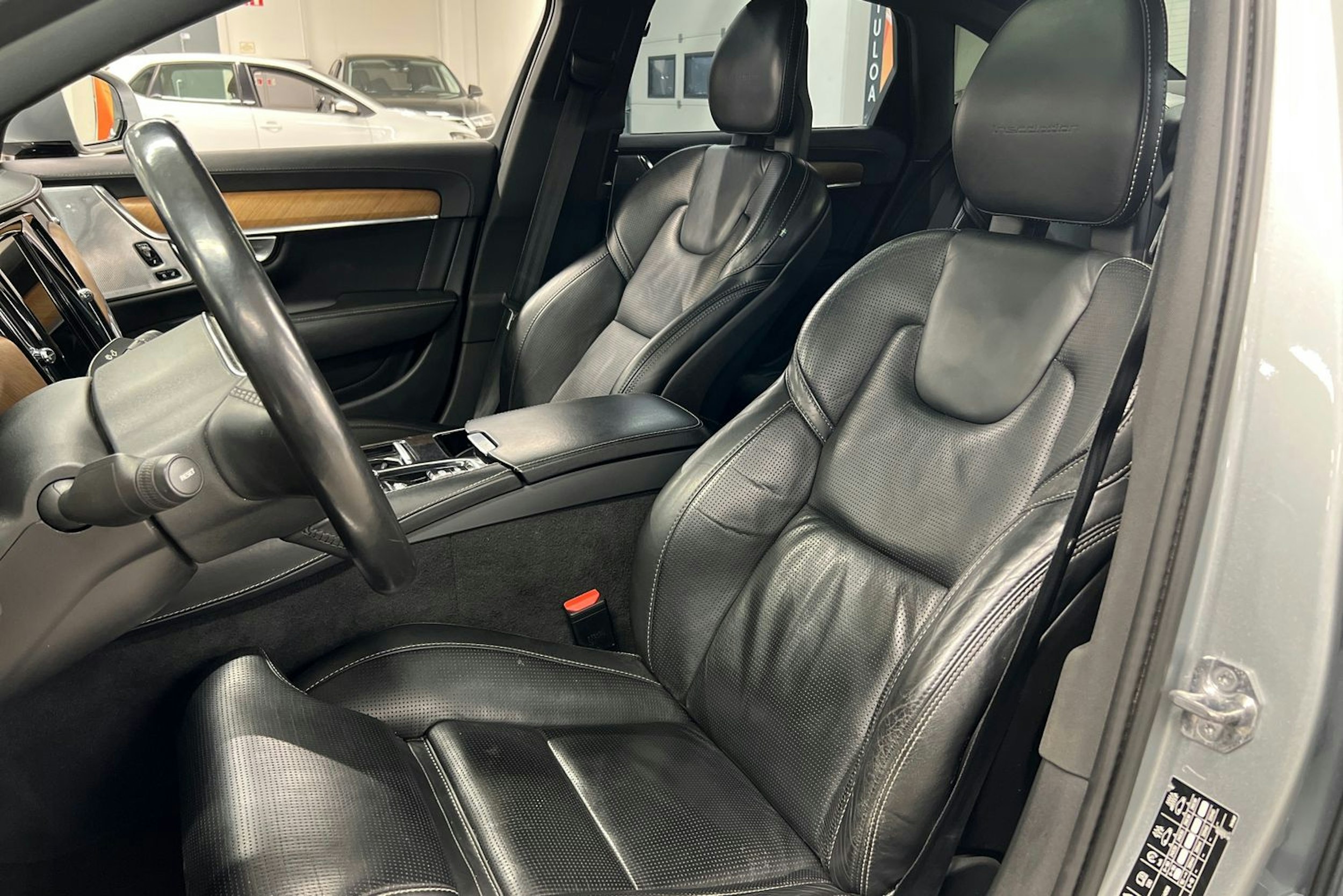 Harmaa Volvo S90 2018 kuva 11.