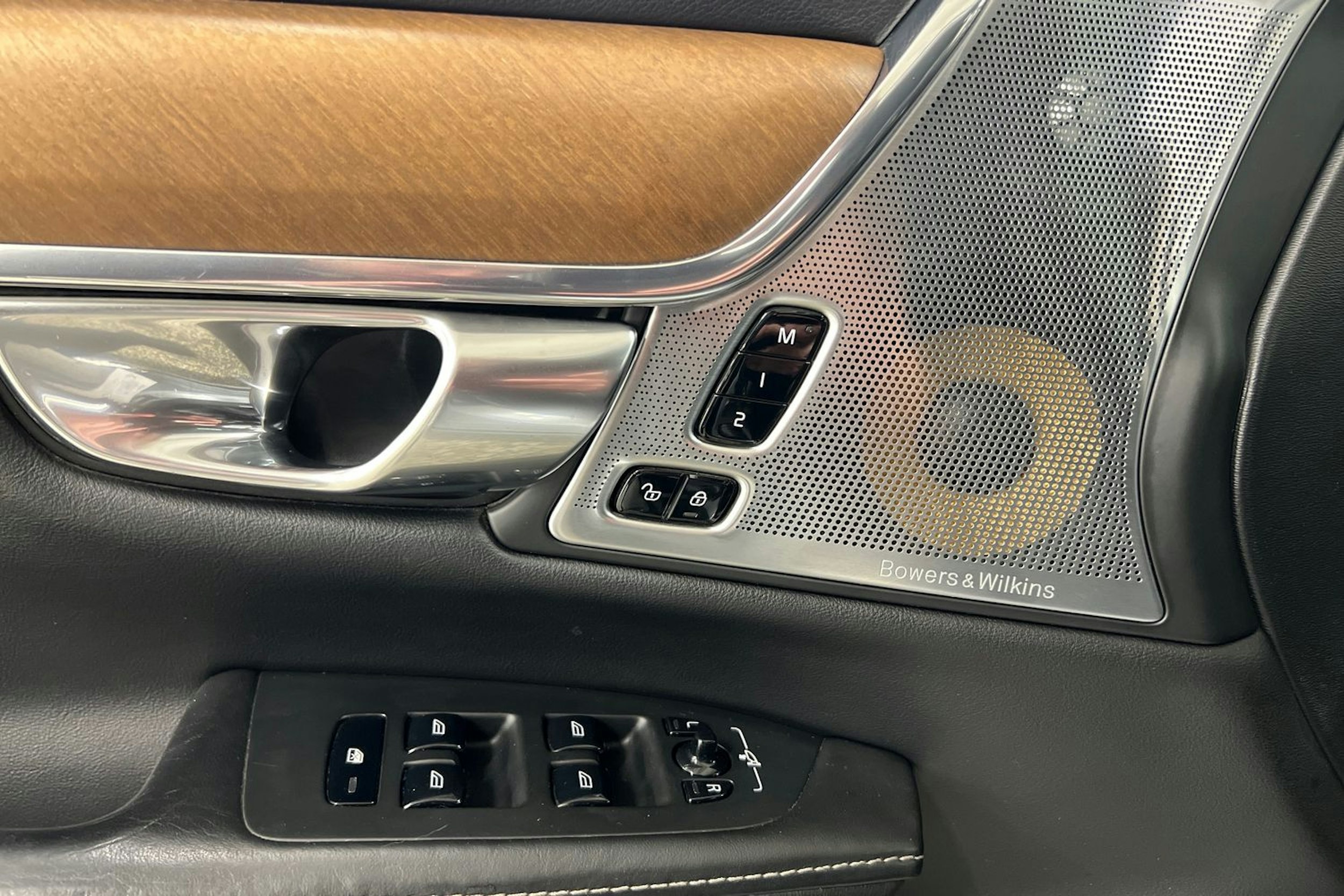 Harmaa Volvo S90 2018 kuva 13.