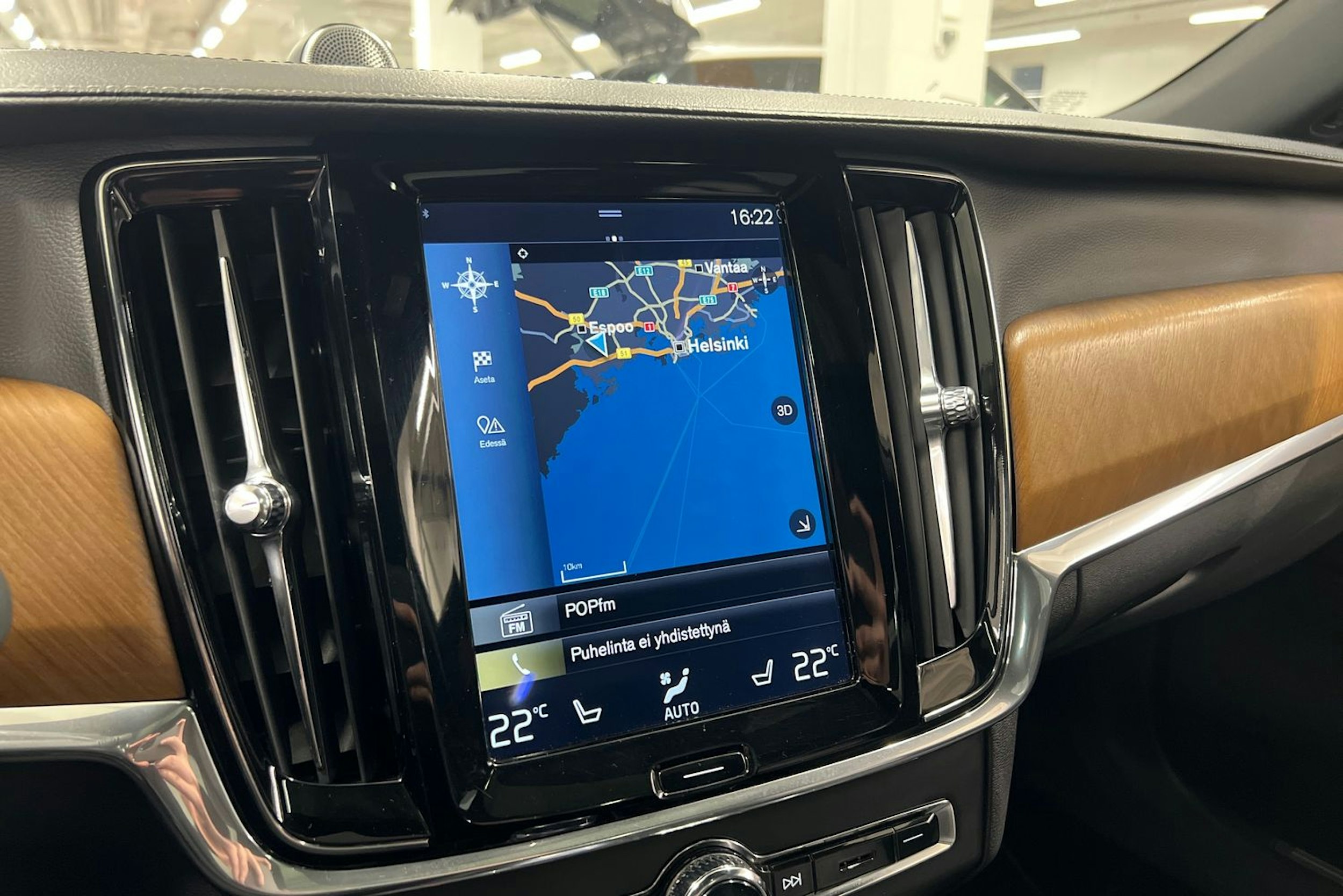 Harmaa Volvo S90 2018 kuva 17.