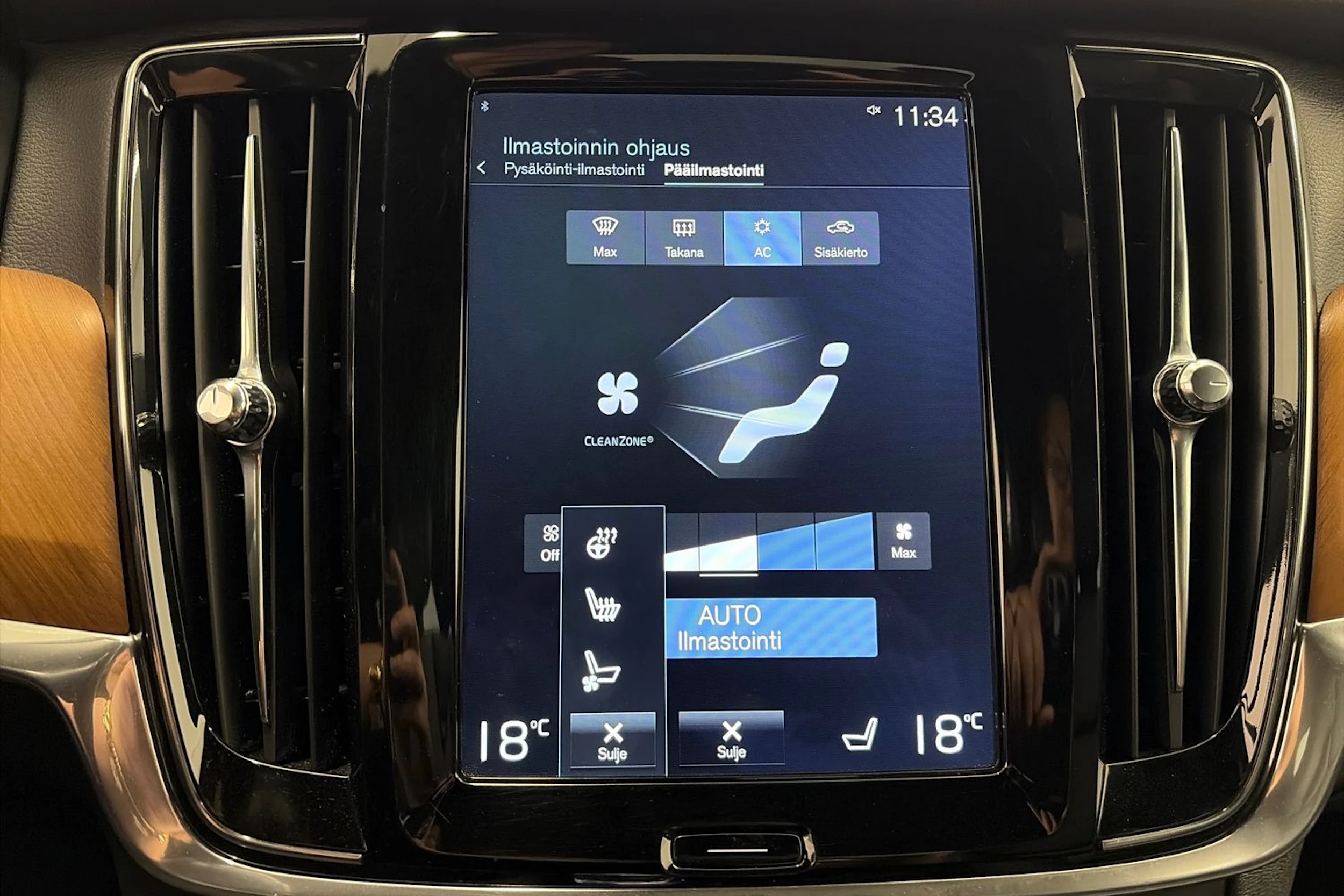 Harmaa Volvo S90 2018 kuva 28.