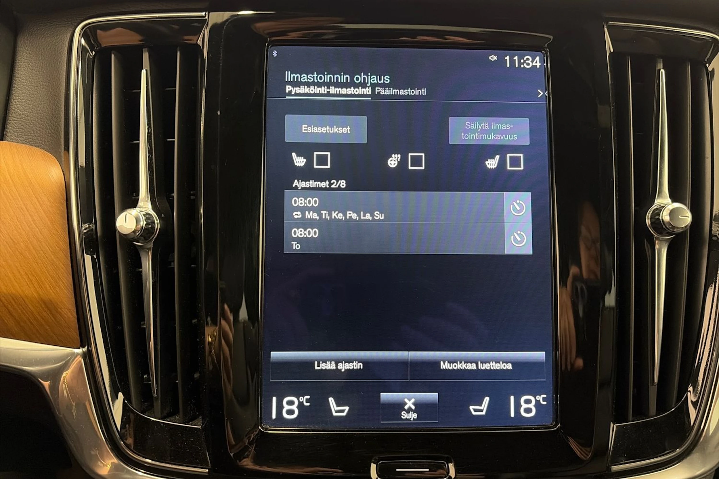 Harmaa Volvo S90 2018 kuva 29.
