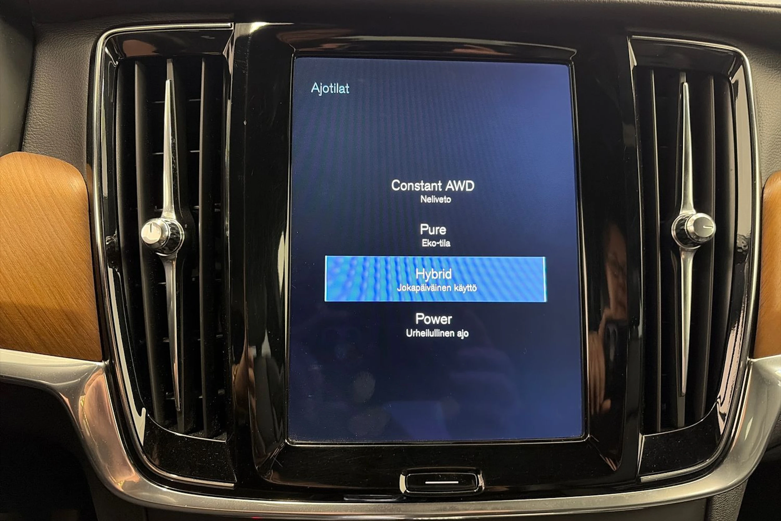 Harmaa Volvo S90 2018 kuva 30.