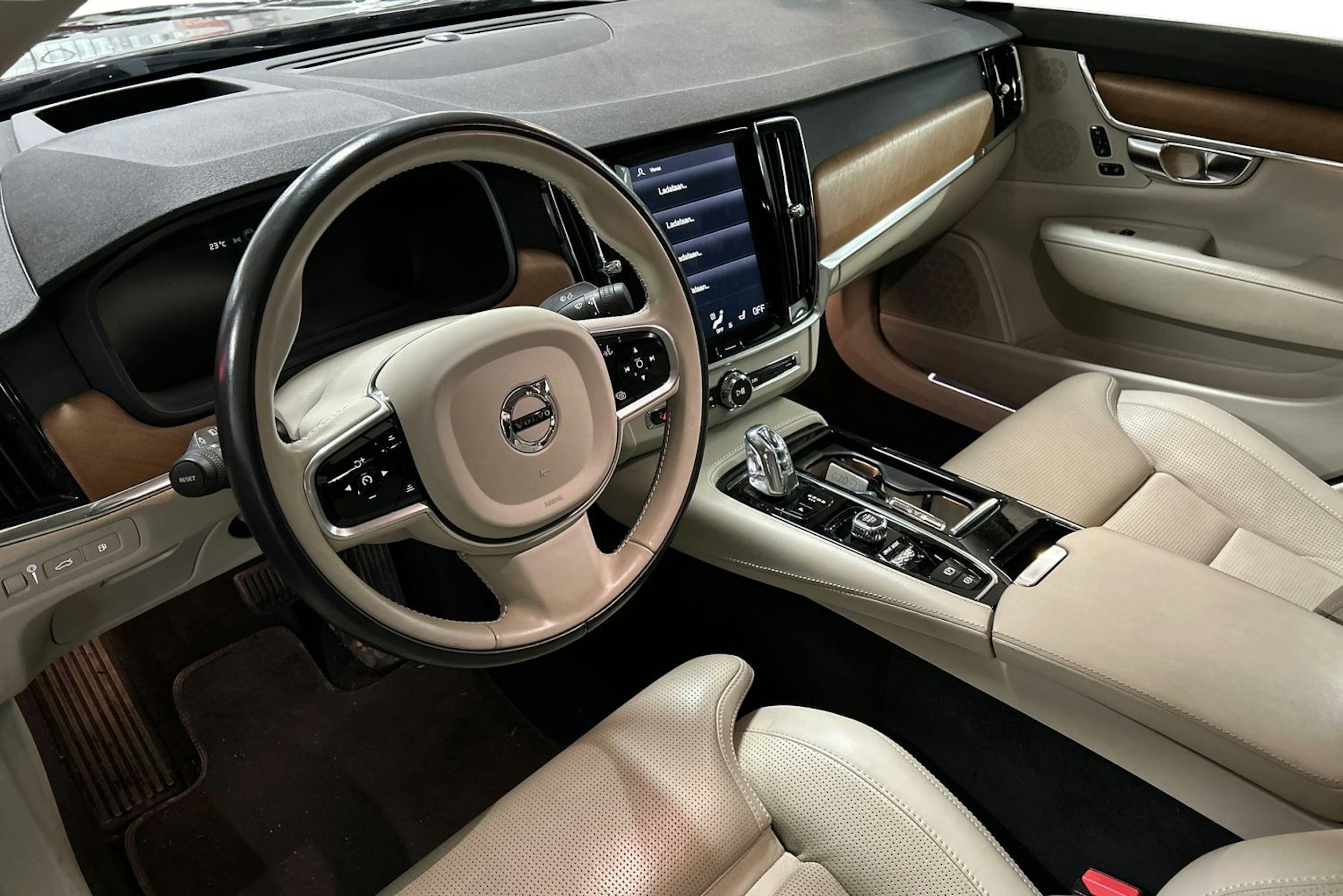 ruskea Volvo S90 2018 kuva 3.