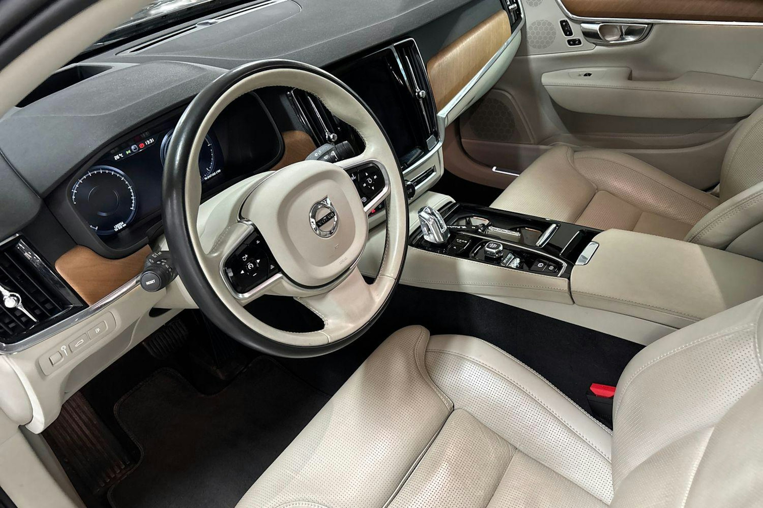 ruskea Volvo S90 2018 kuva 7.