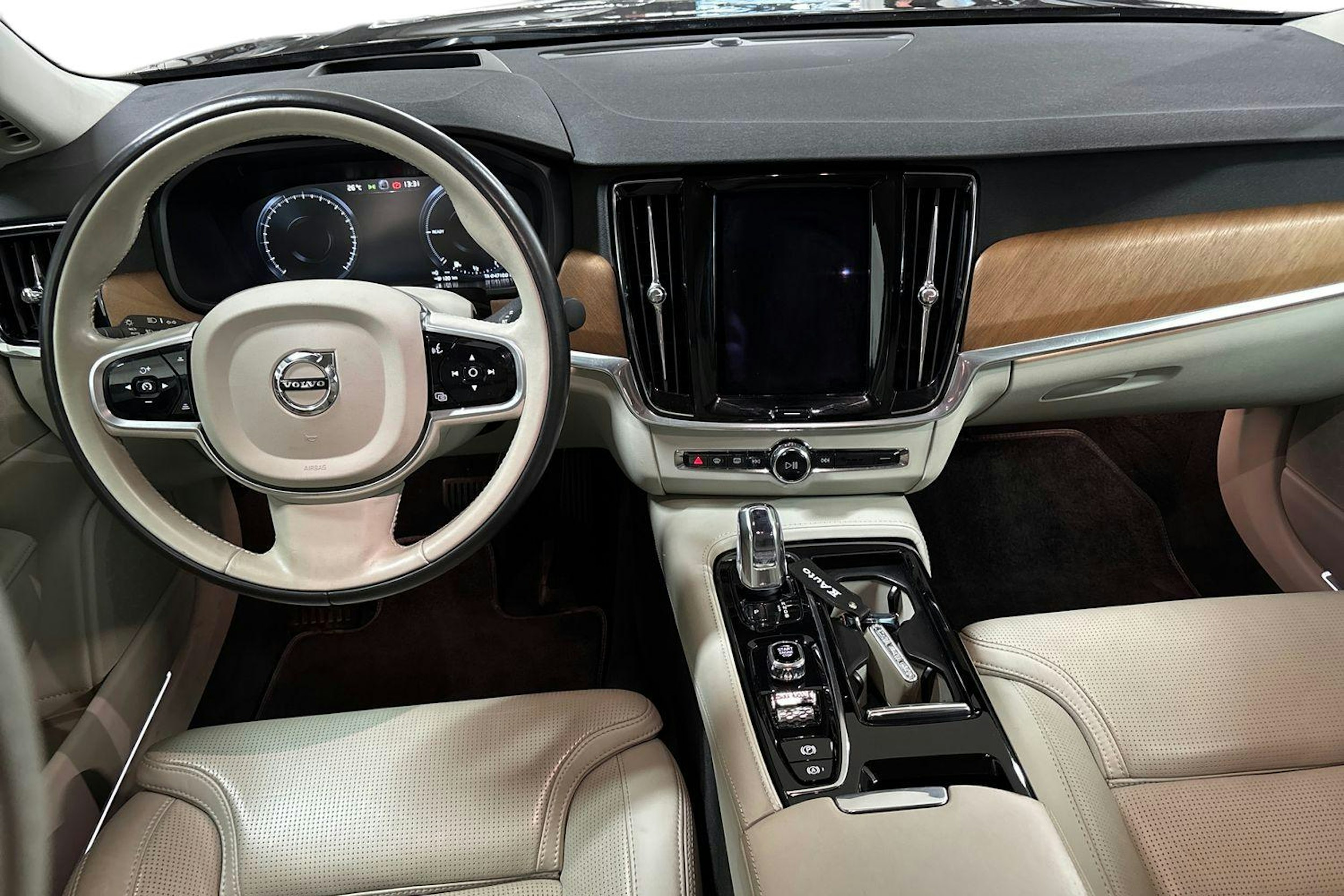 ruskea Volvo S90 2018 kuva 9.