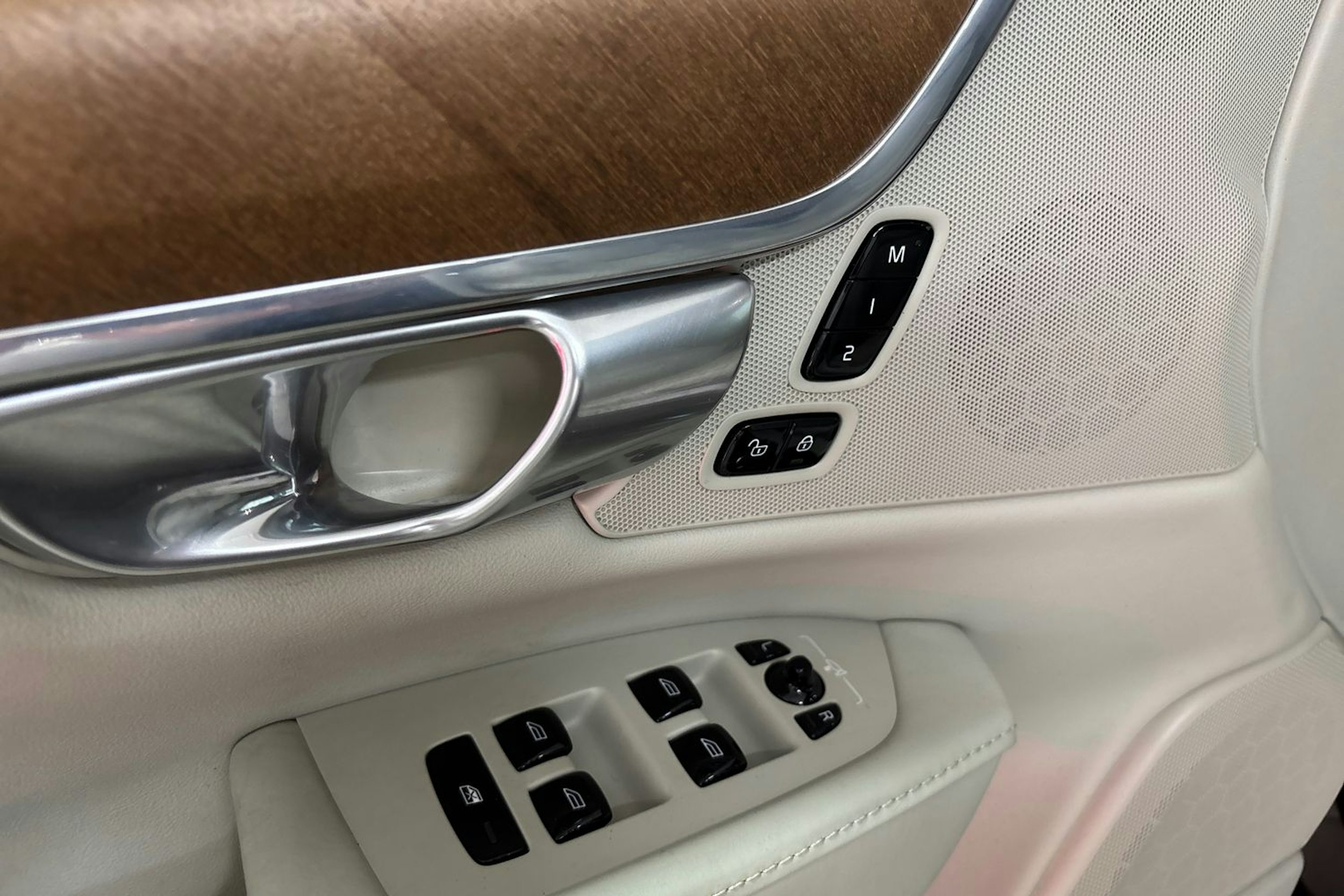 ruskea Volvo S90 2018 kuva 17.