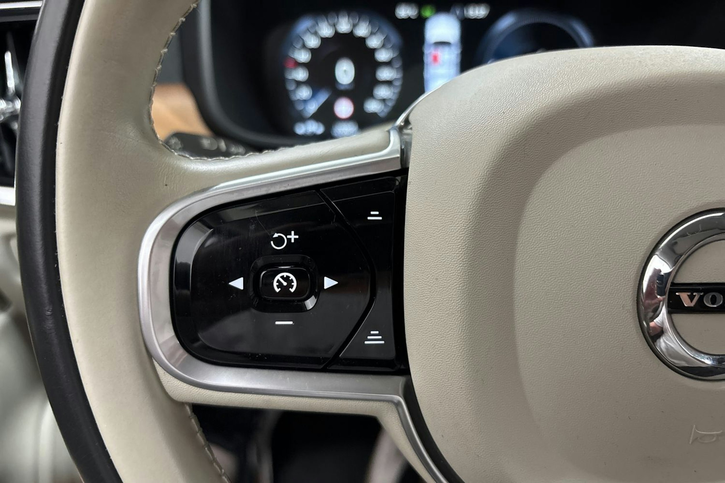 ruskea Volvo S90 2018 kuva 24.
