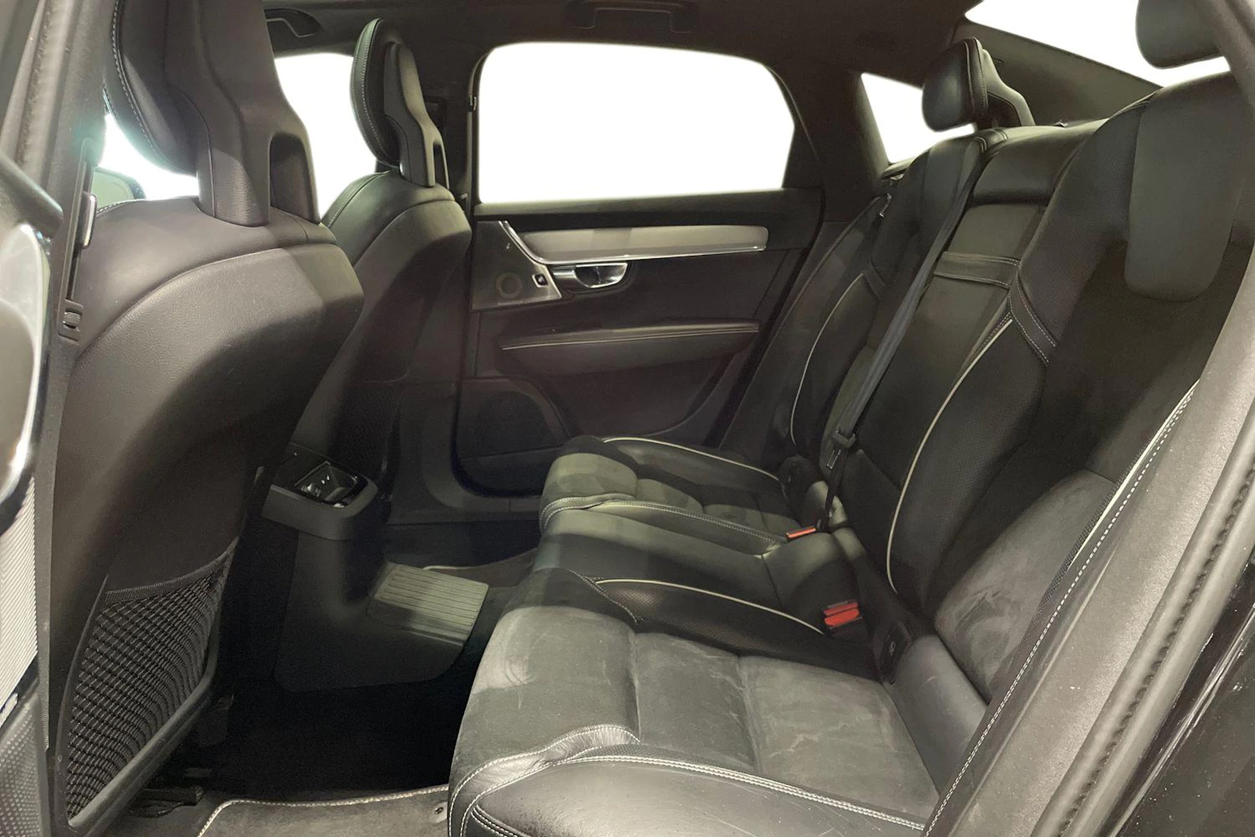 musta Volvo S90 2018 kuva 8.