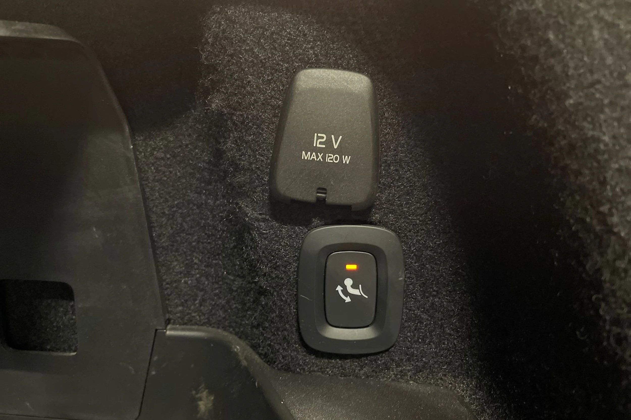 musta Volvo S90 2018 kuva 13.