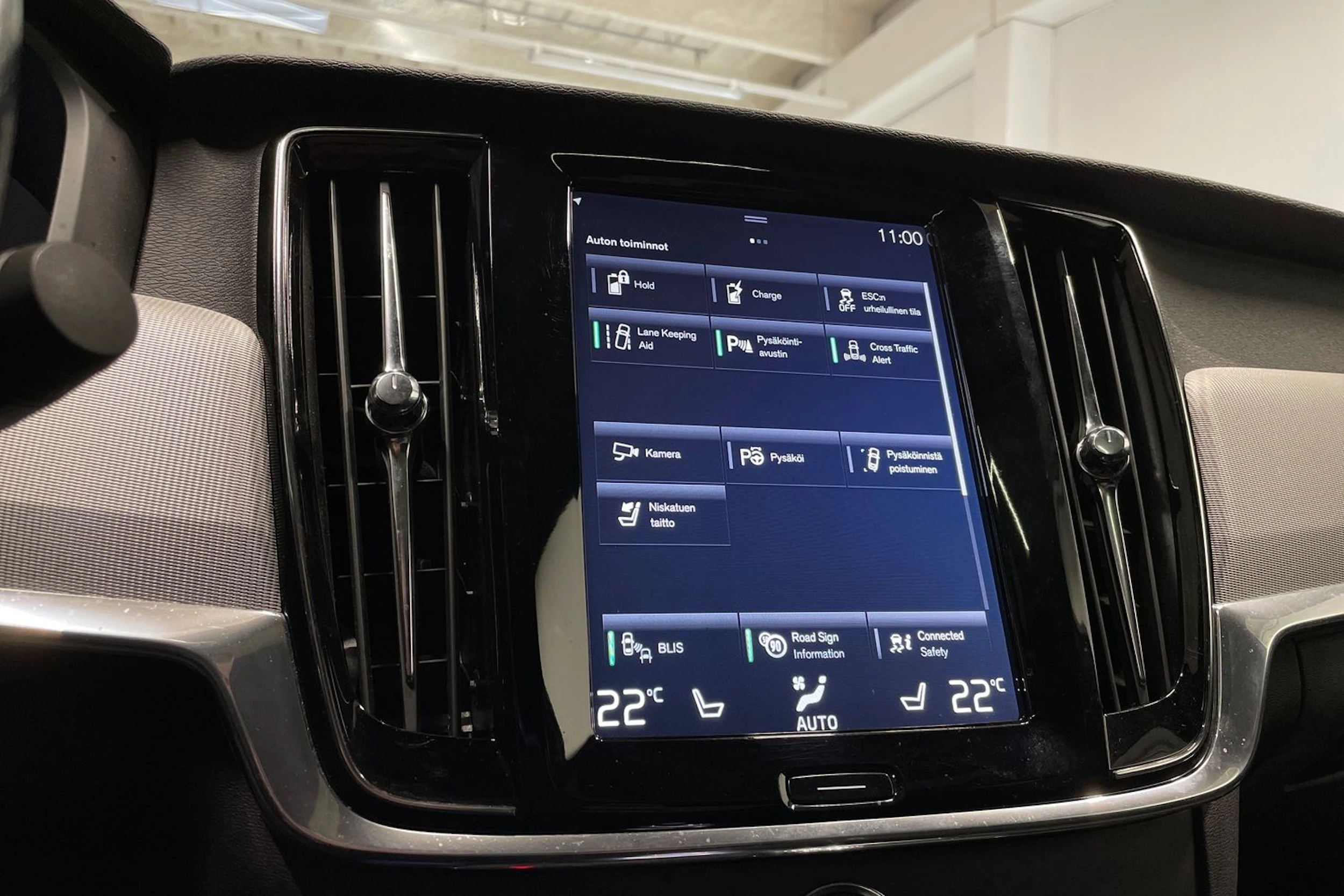 musta Volvo S90 2018 kuva 15.