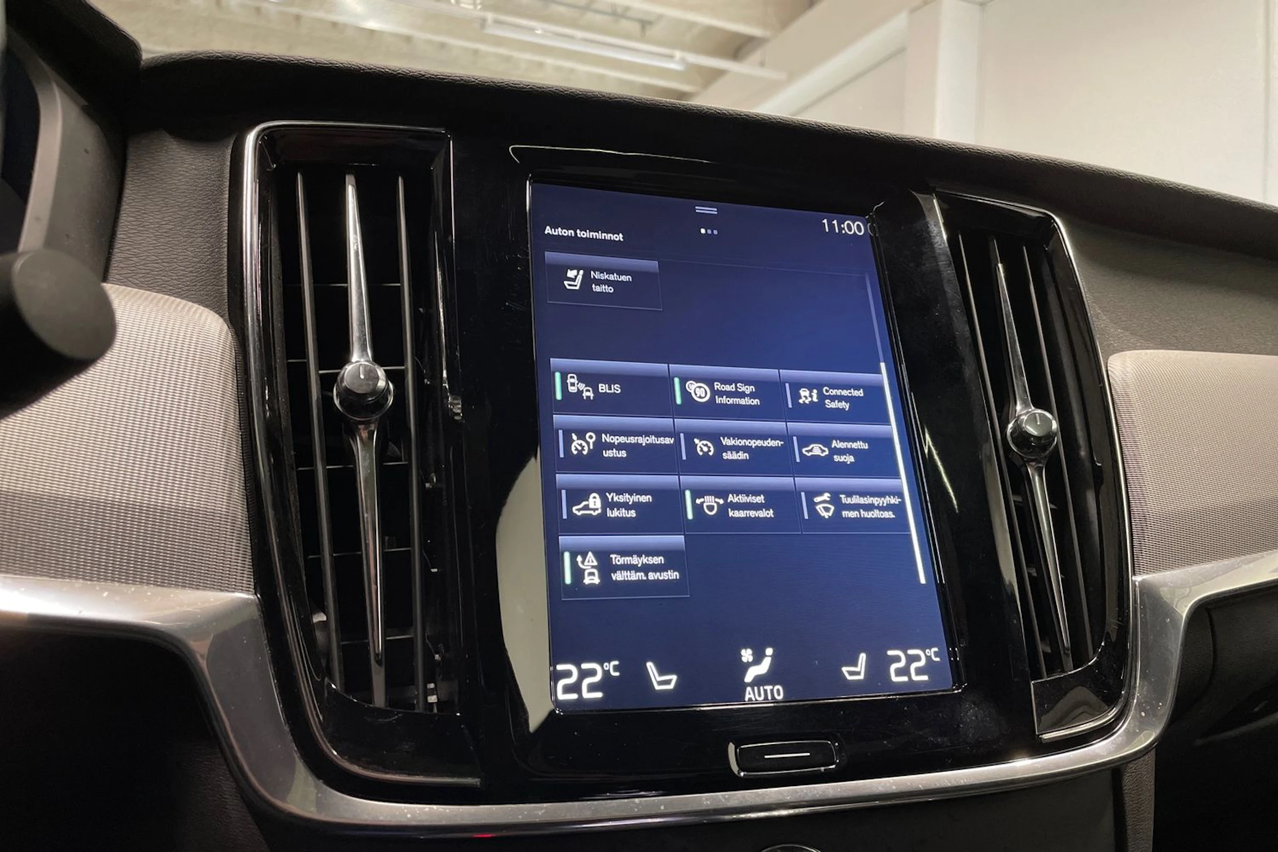 musta Volvo S90 2018 kuva 16.