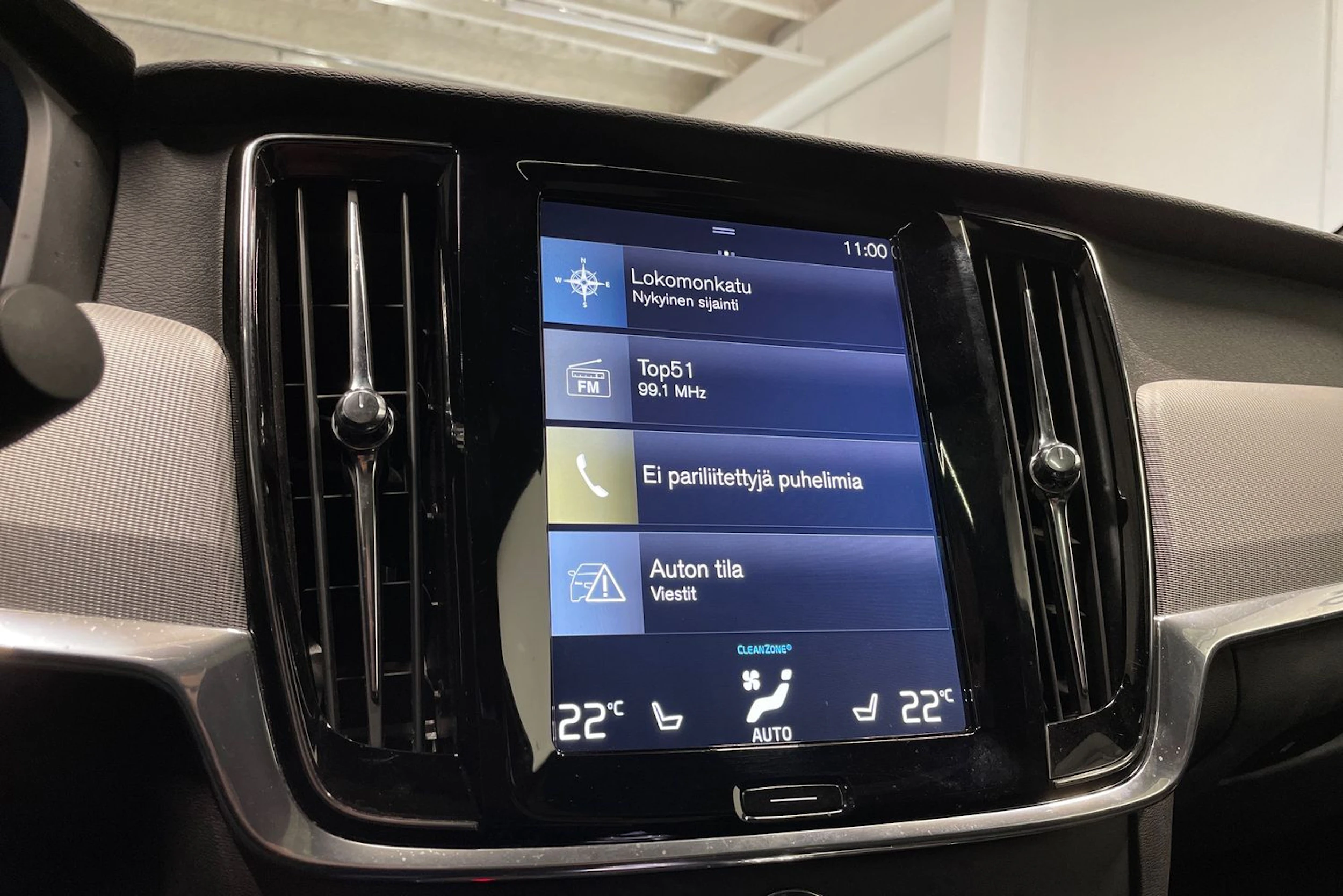 musta Volvo S90 2018 kuva 17.