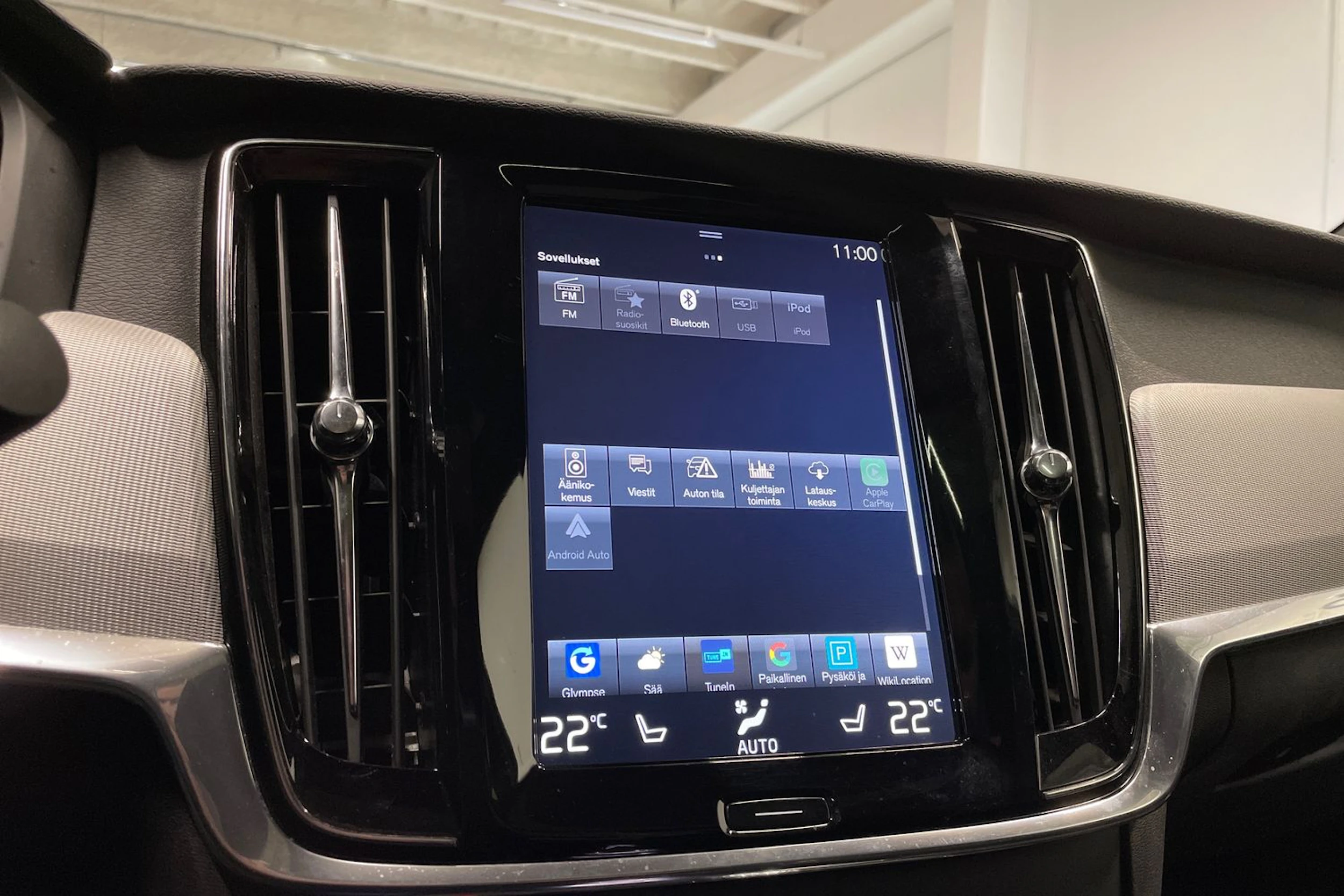 musta Volvo S90 2018 kuva 18.