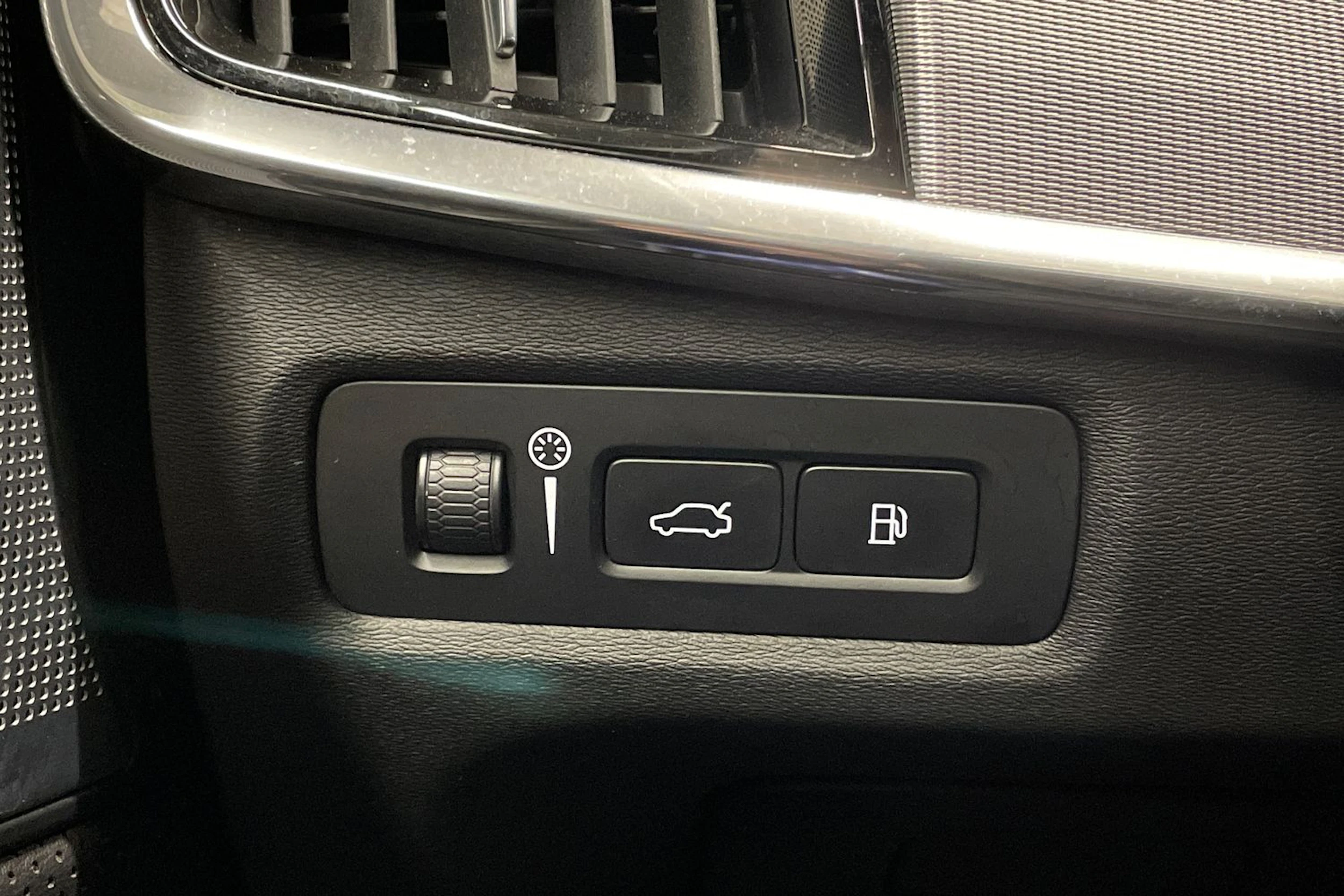 musta Volvo S90 2018 kuva 23.