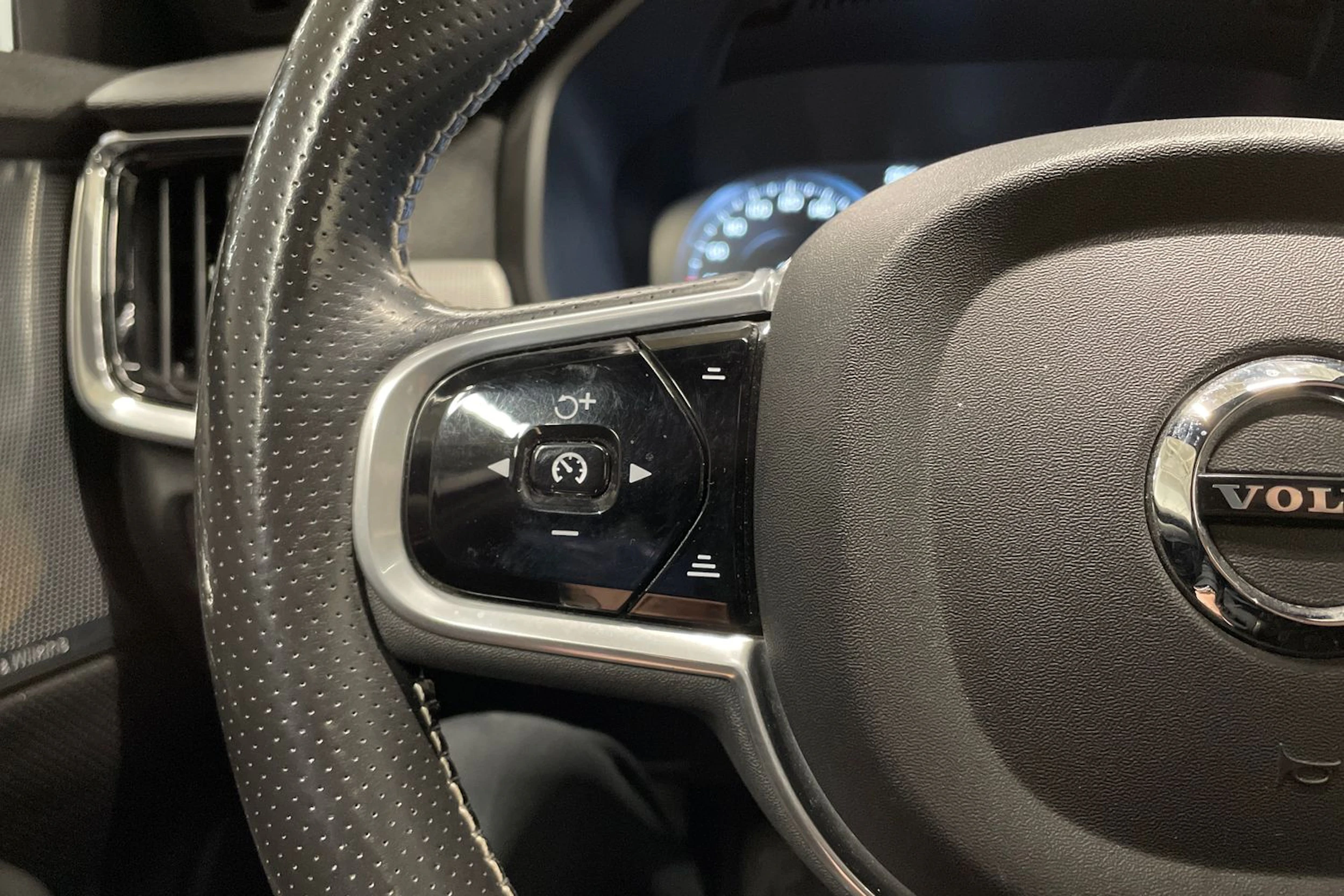 musta Volvo S90 2018 kuva 24.