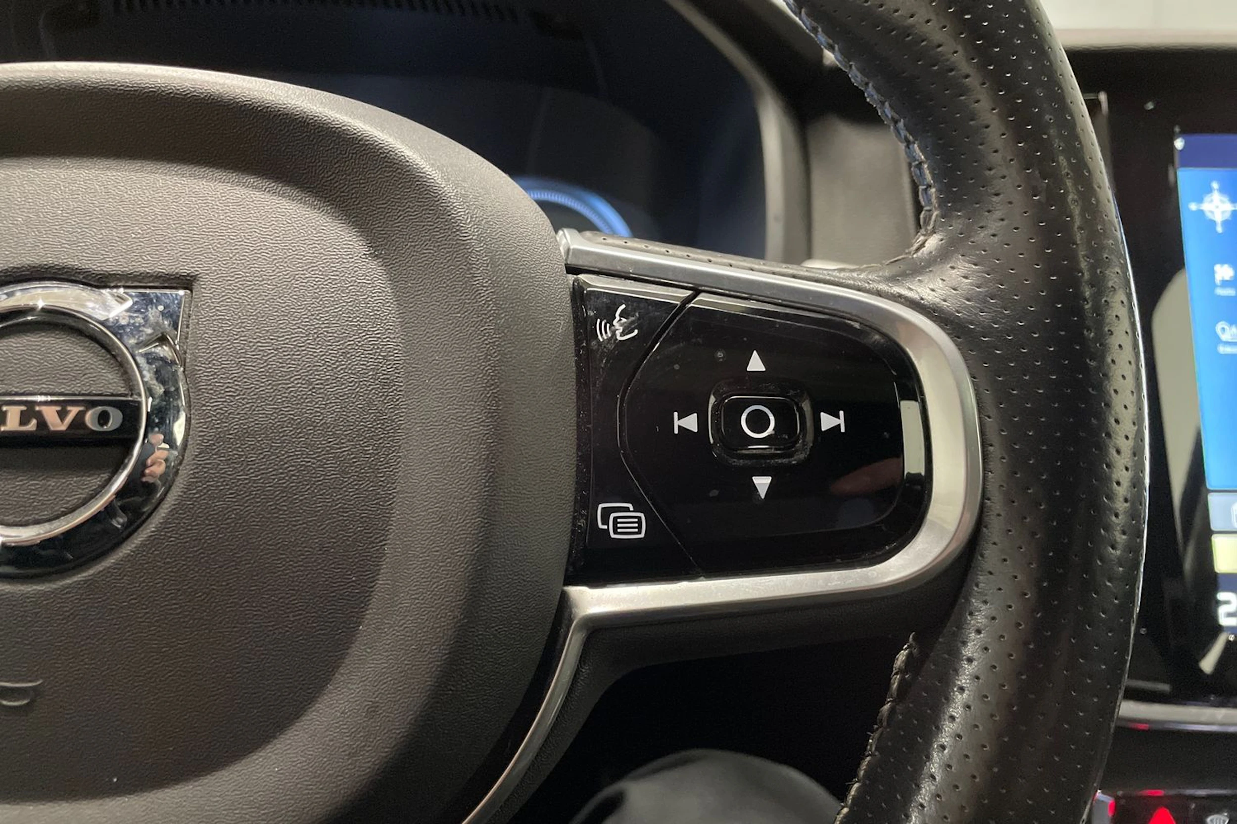 musta Volvo S90 2018 kuva 25.