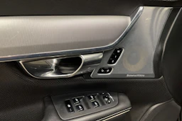 musta Volvo S90 2018 kuva 26.