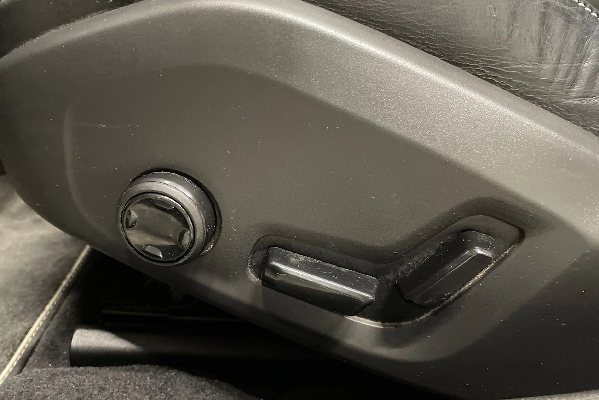 musta Volvo S90 2018 kuva 27.