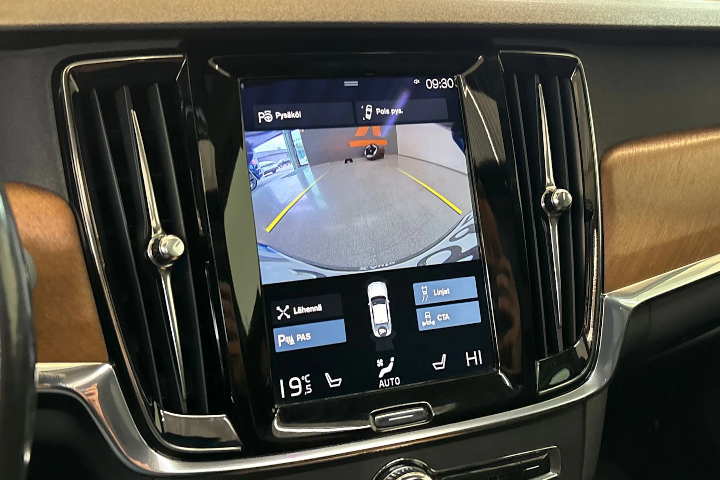 ruskea (beige) Volvo S90 2018 kuva 15.