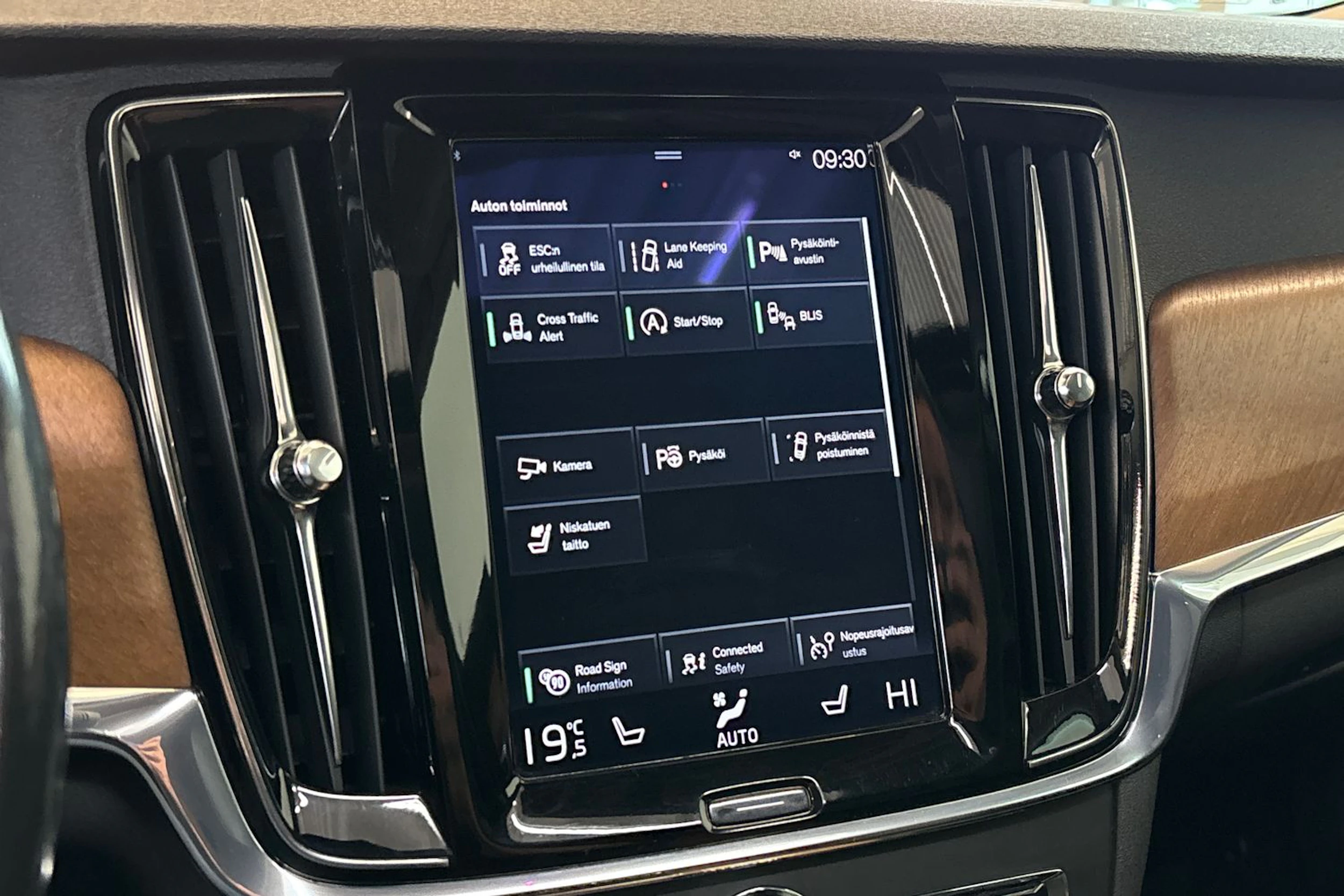 ruskea (beige) Volvo S90 2018 kuva 16.