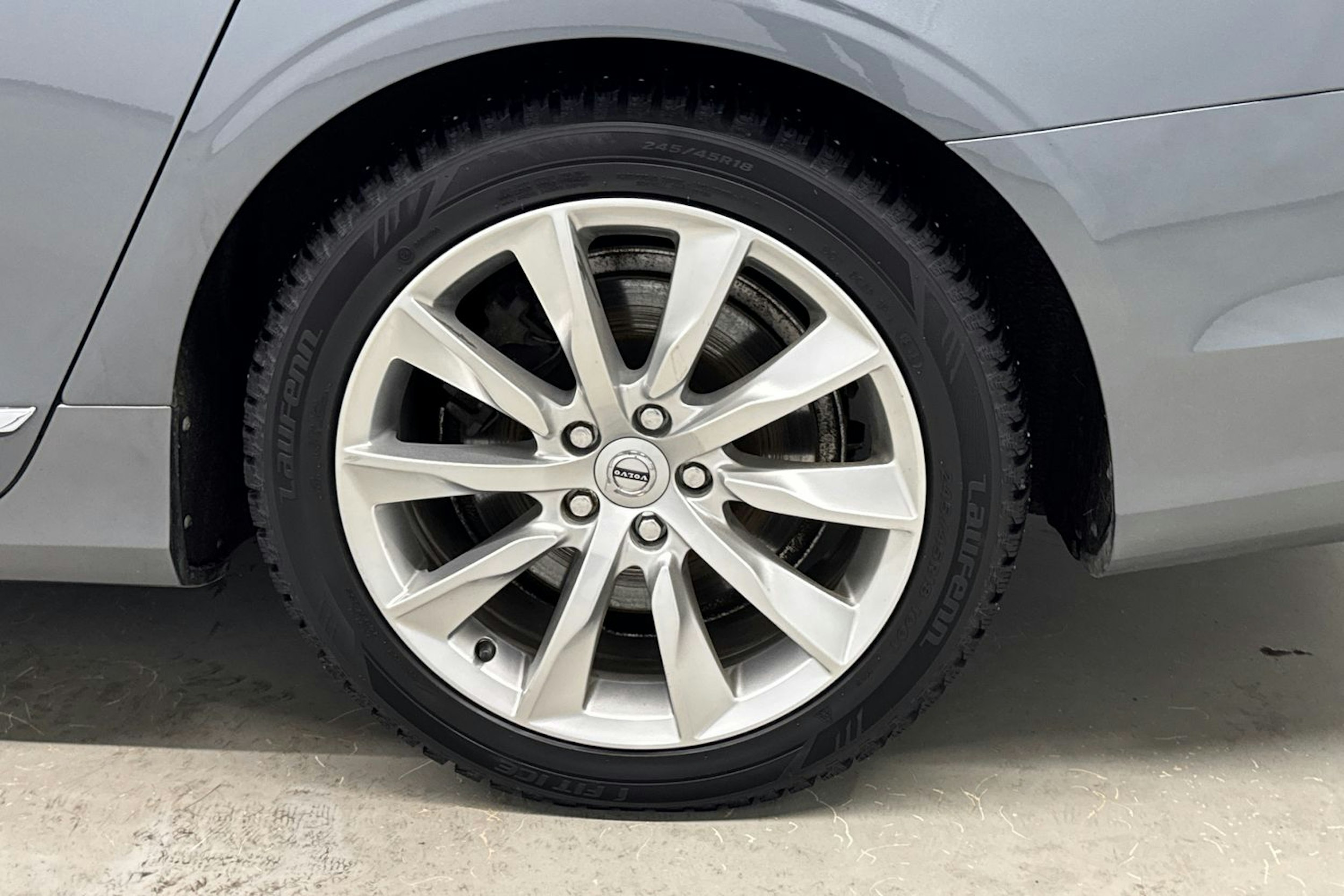 harmaa Volvo S90 2018 kuva 13.