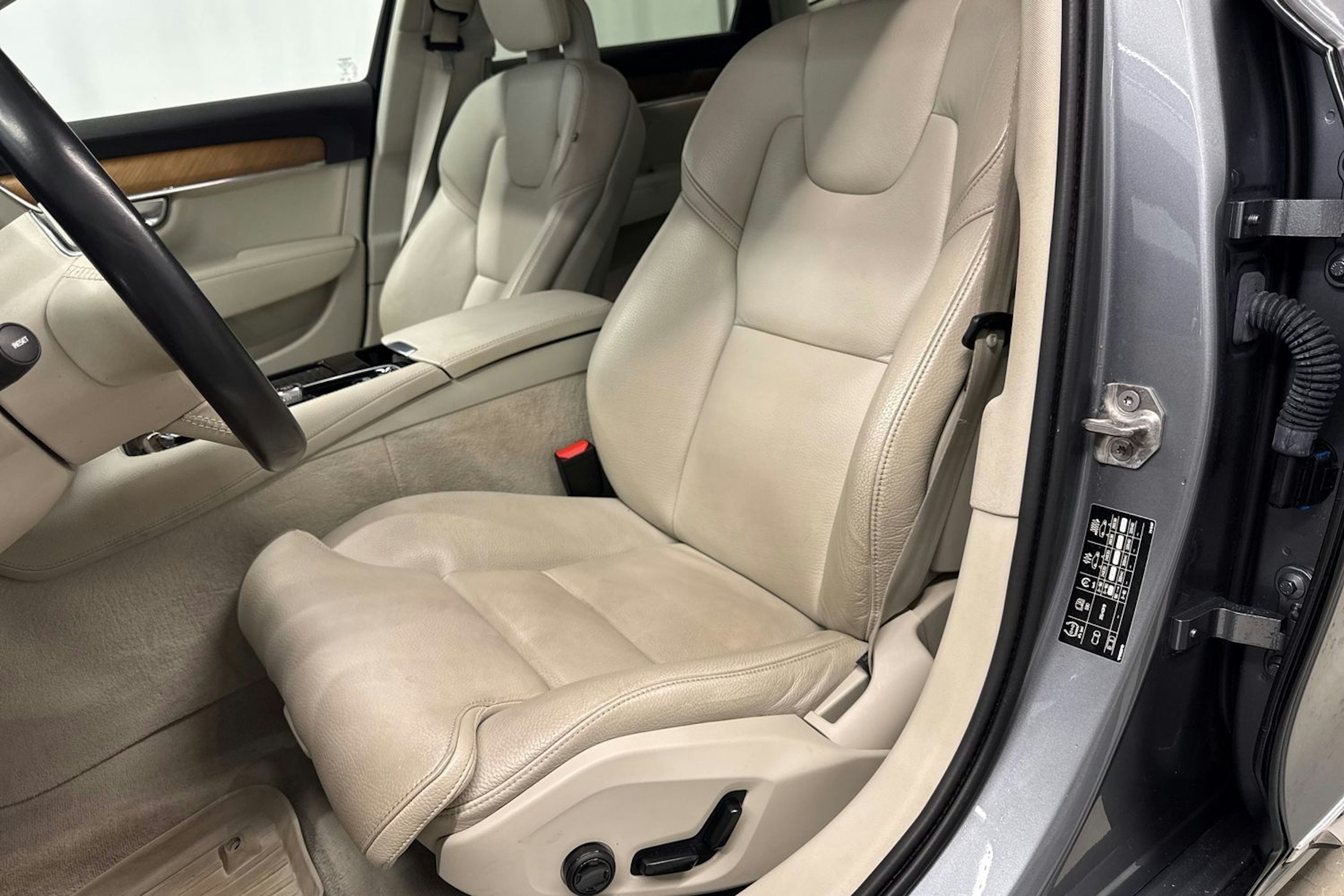 harmaa Volvo S90 2018 kuva 14.