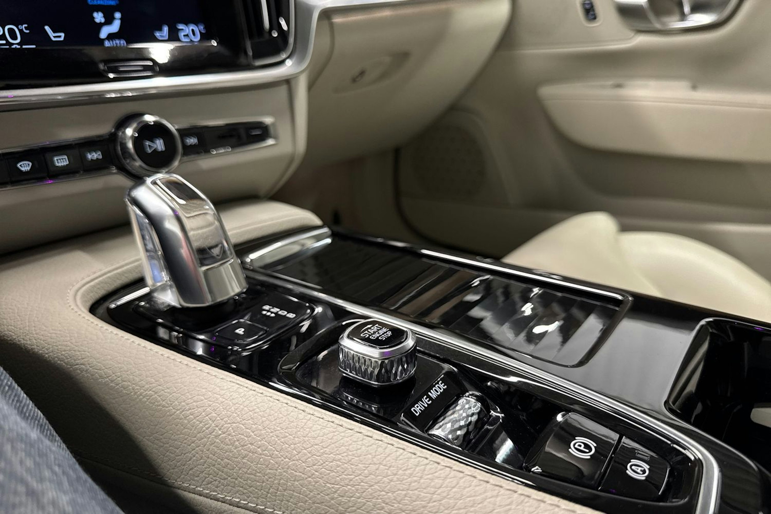 harmaa Volvo S90 2018 kuva 18.