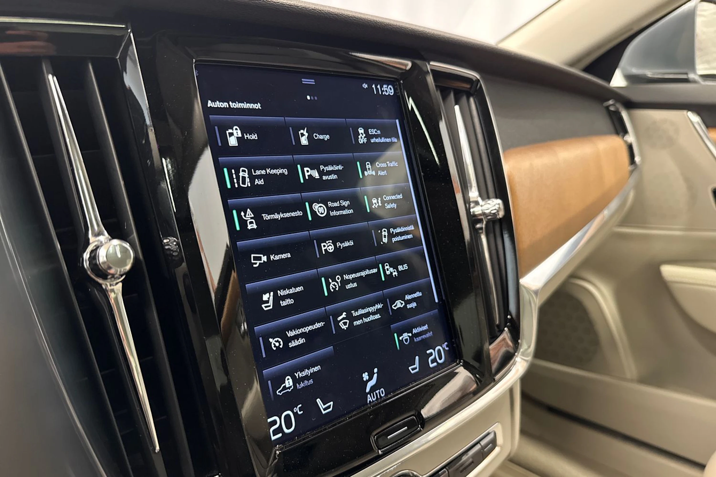 harmaa Volvo S90 2018 kuva 24.