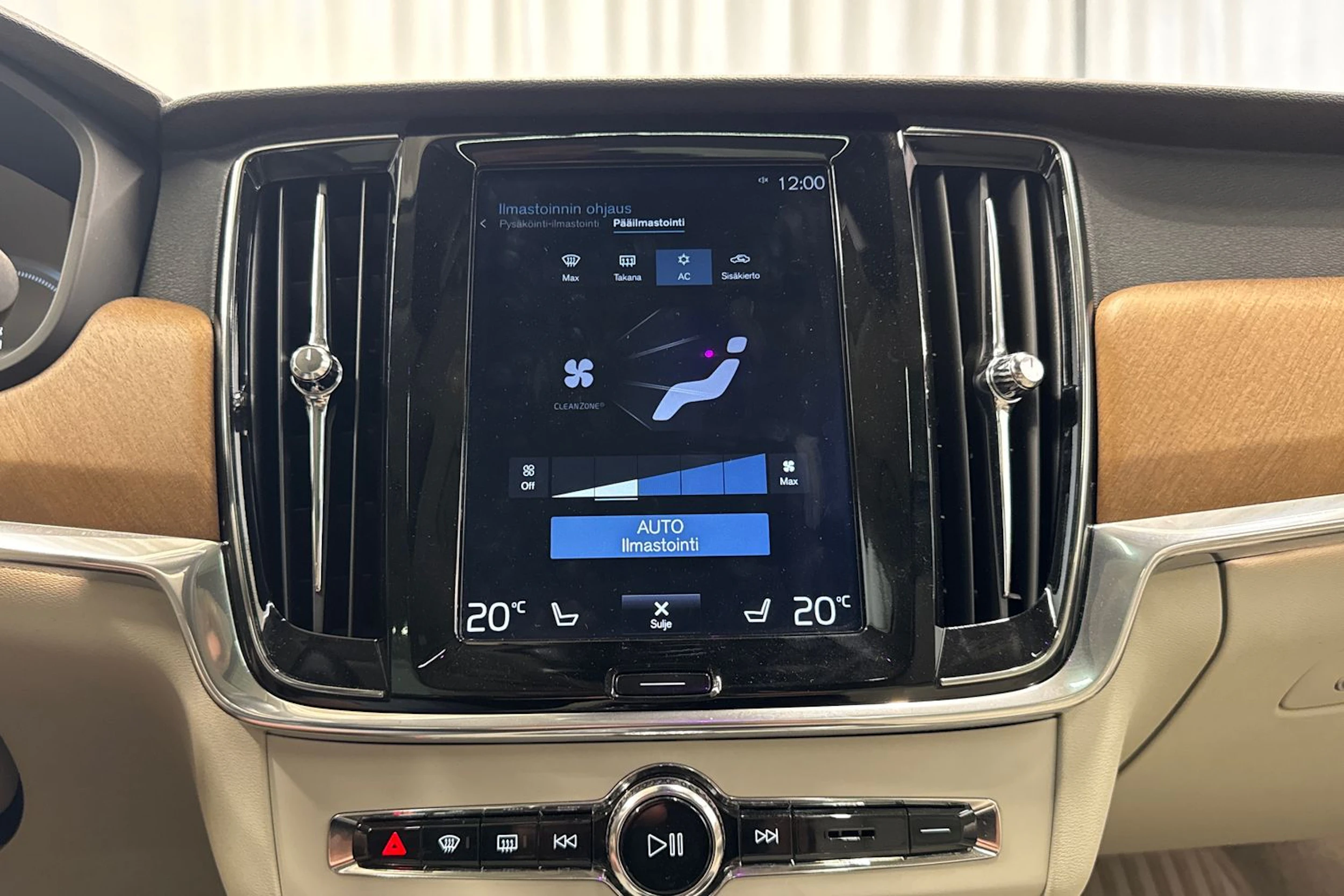 harmaa Volvo S90 2018 kuva 25.