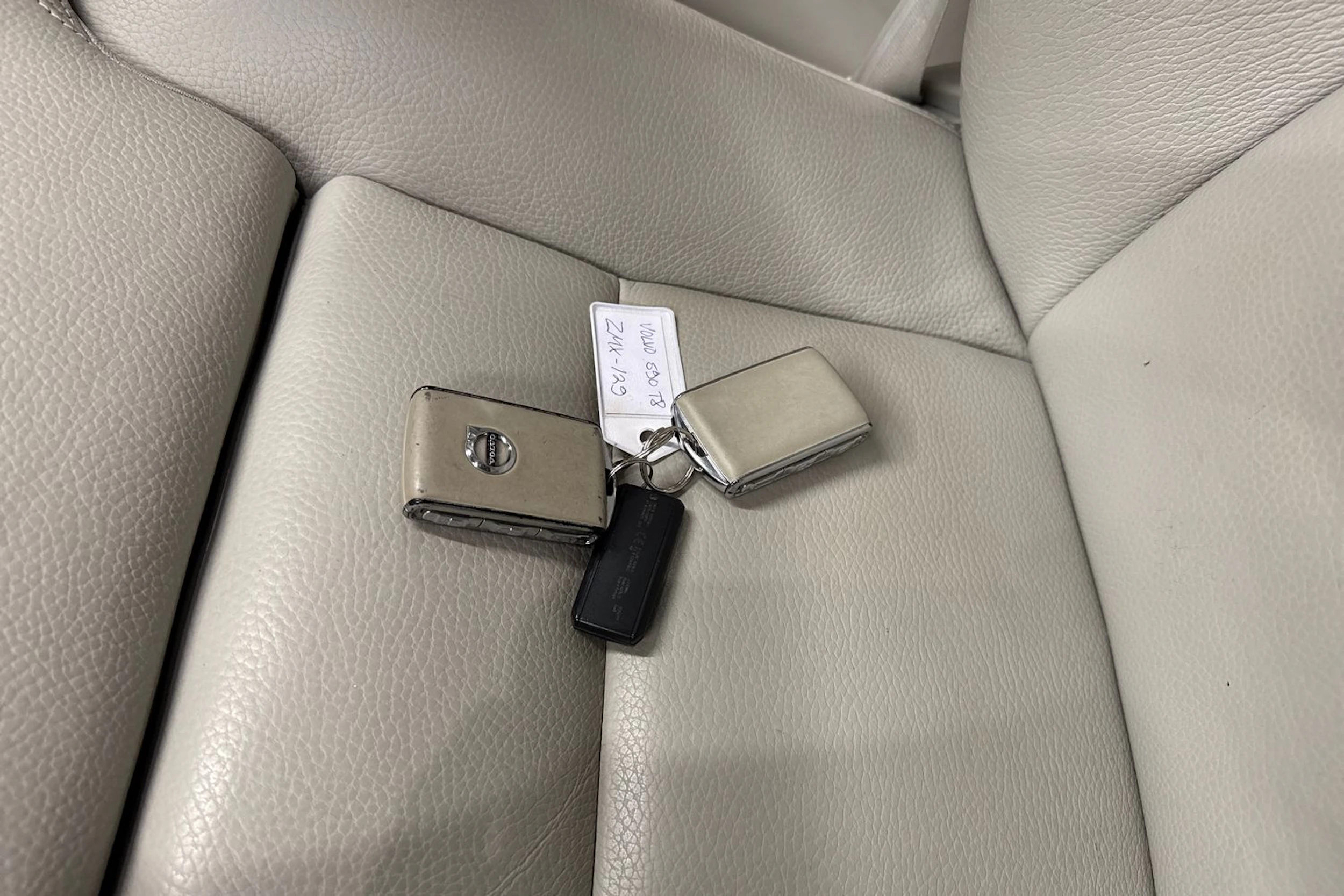 harmaa Volvo S90 2018 kuva 27.