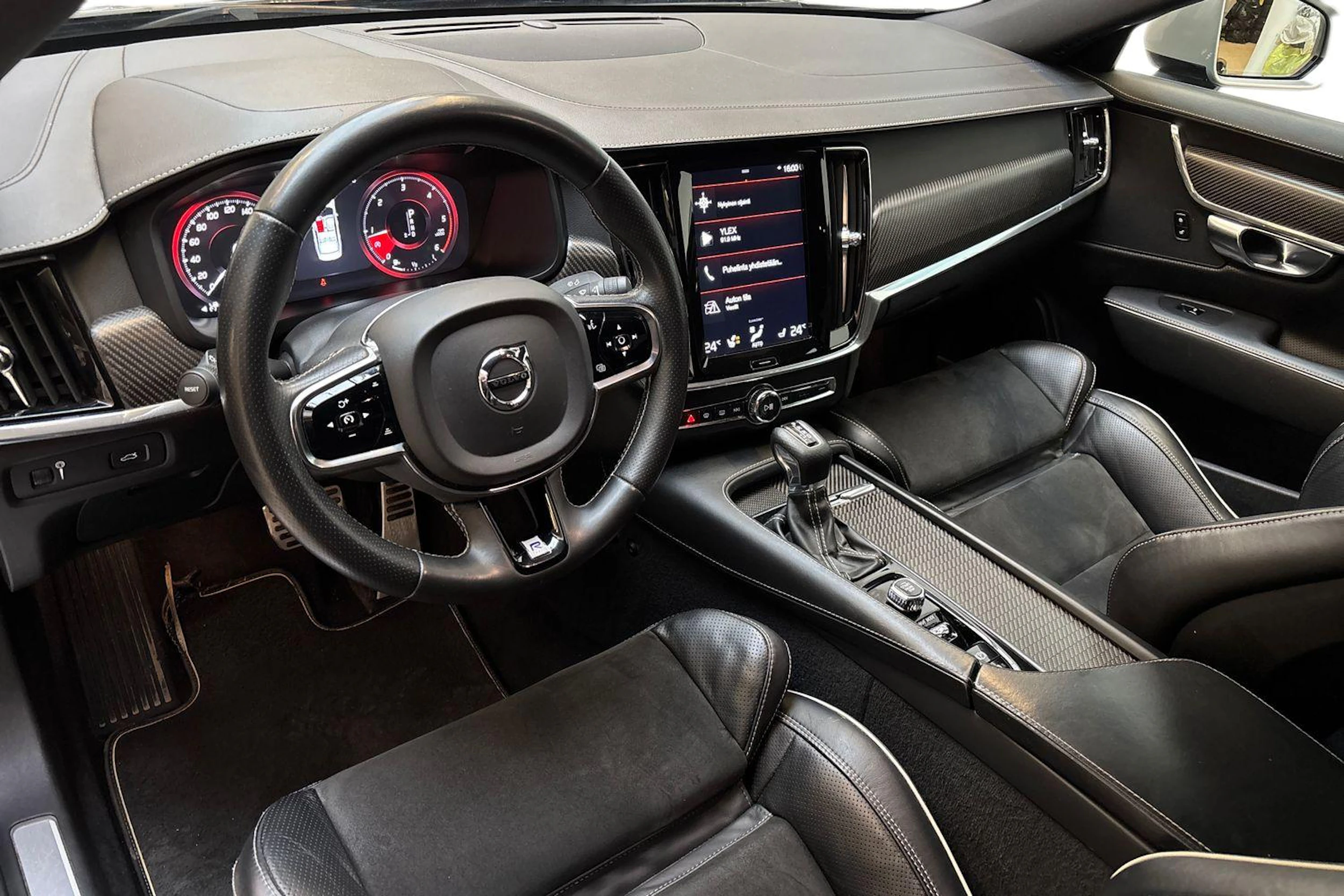 musta Volvo S90 2019 kuva 6.