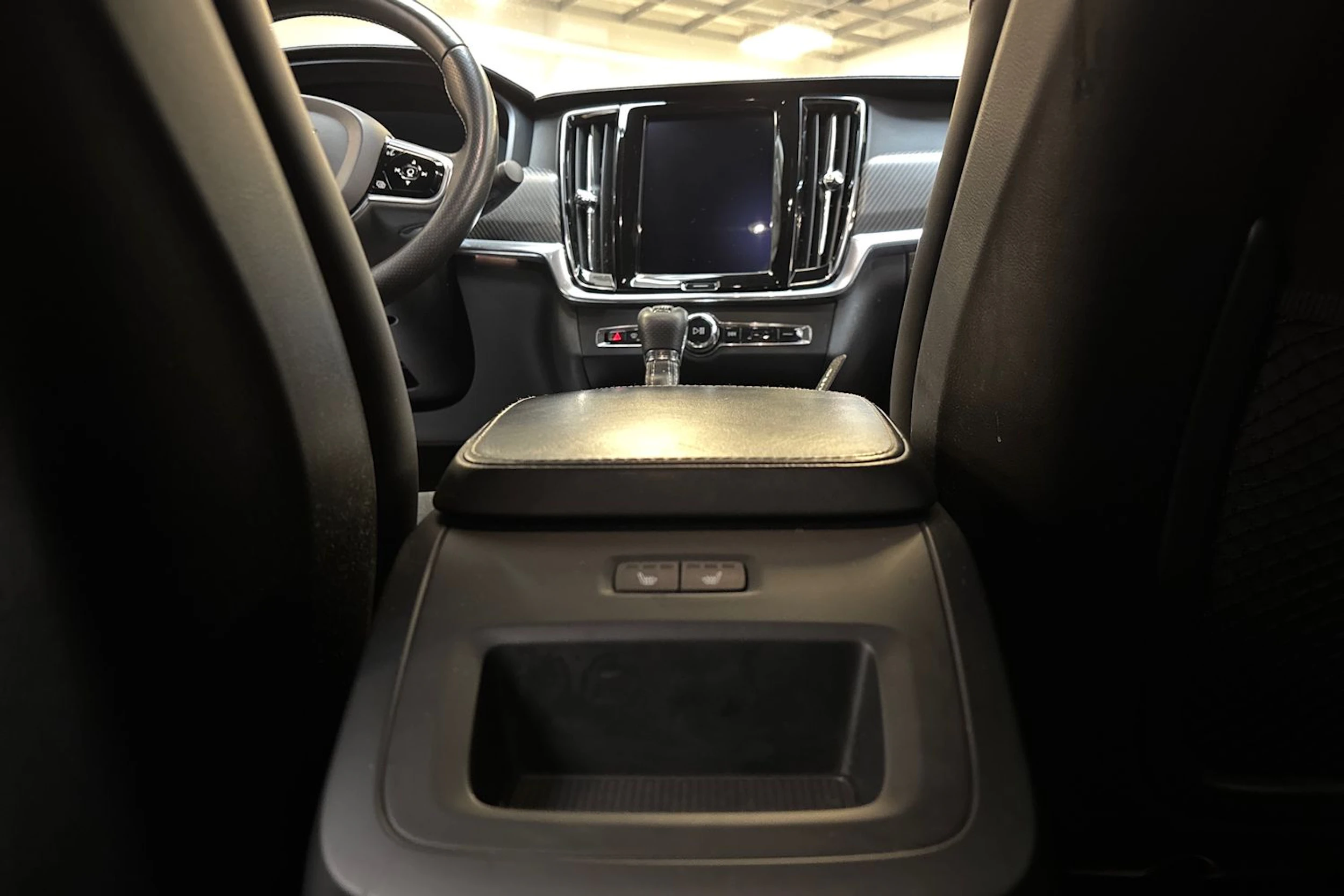 musta Volvo S90 2019 kuva 13.