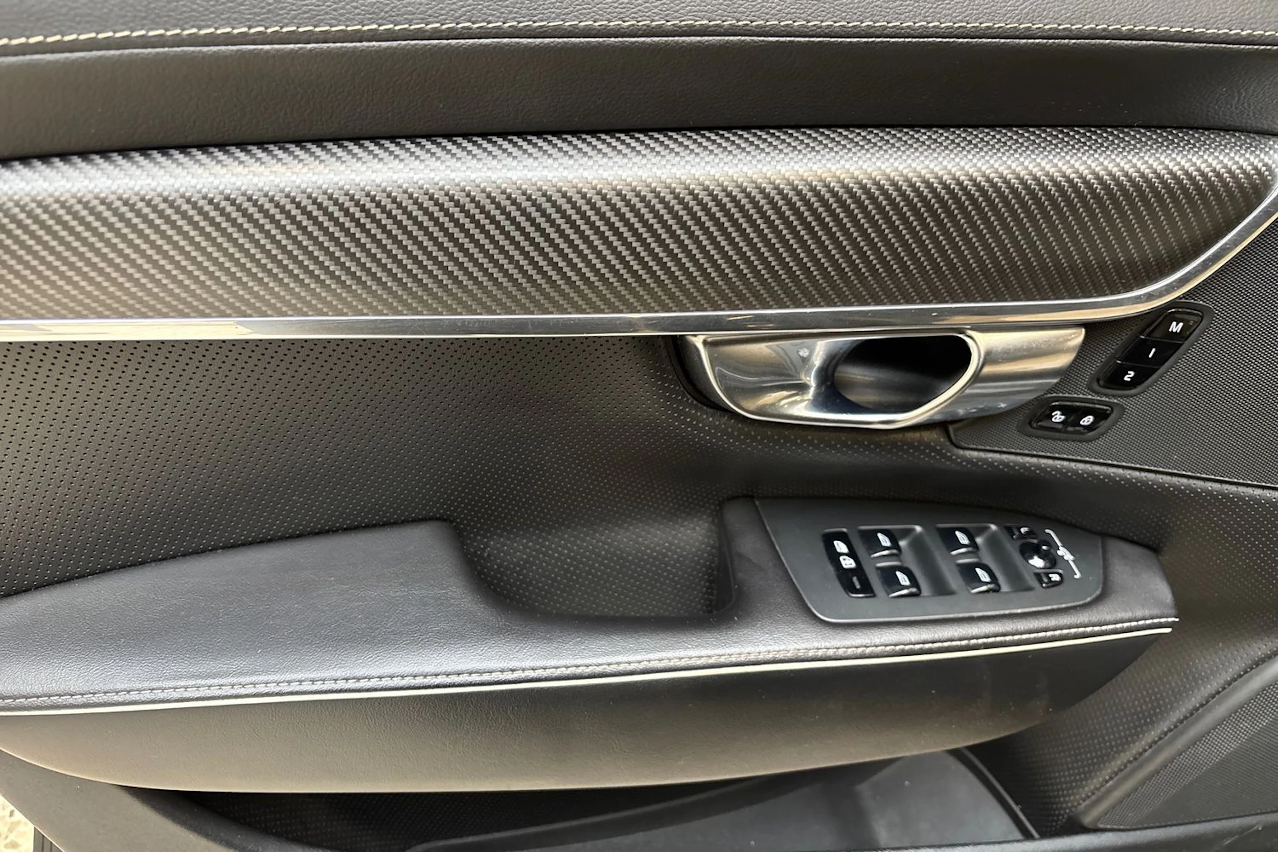 musta Volvo S90 2019 kuva 15.