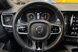 musta Volvo S90 2019 kuva 18.