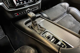 musta Volvo S90 2019 kuva 22.