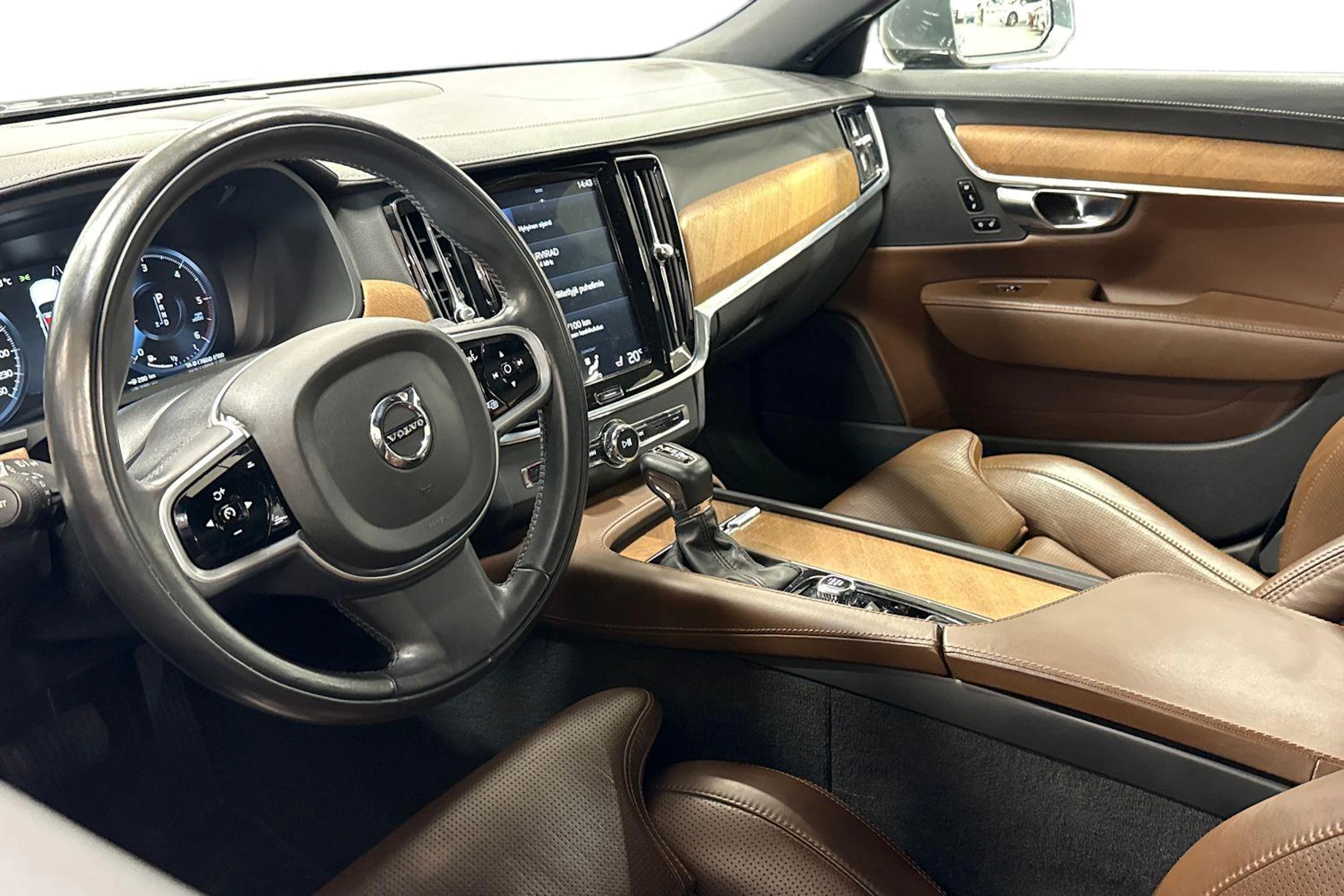 harmaa Volvo S90 2019 kuva 6.
