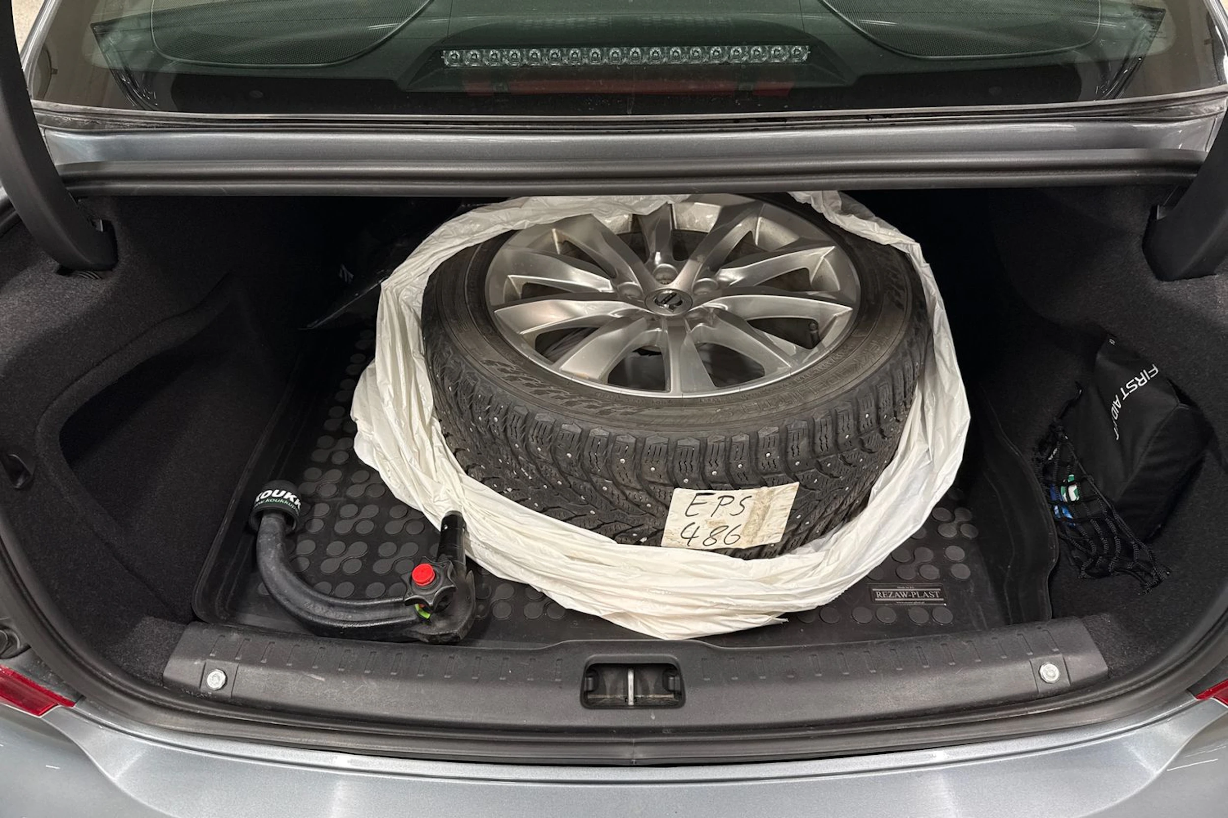 harmaa Volvo S90 2019 kuva 12.
